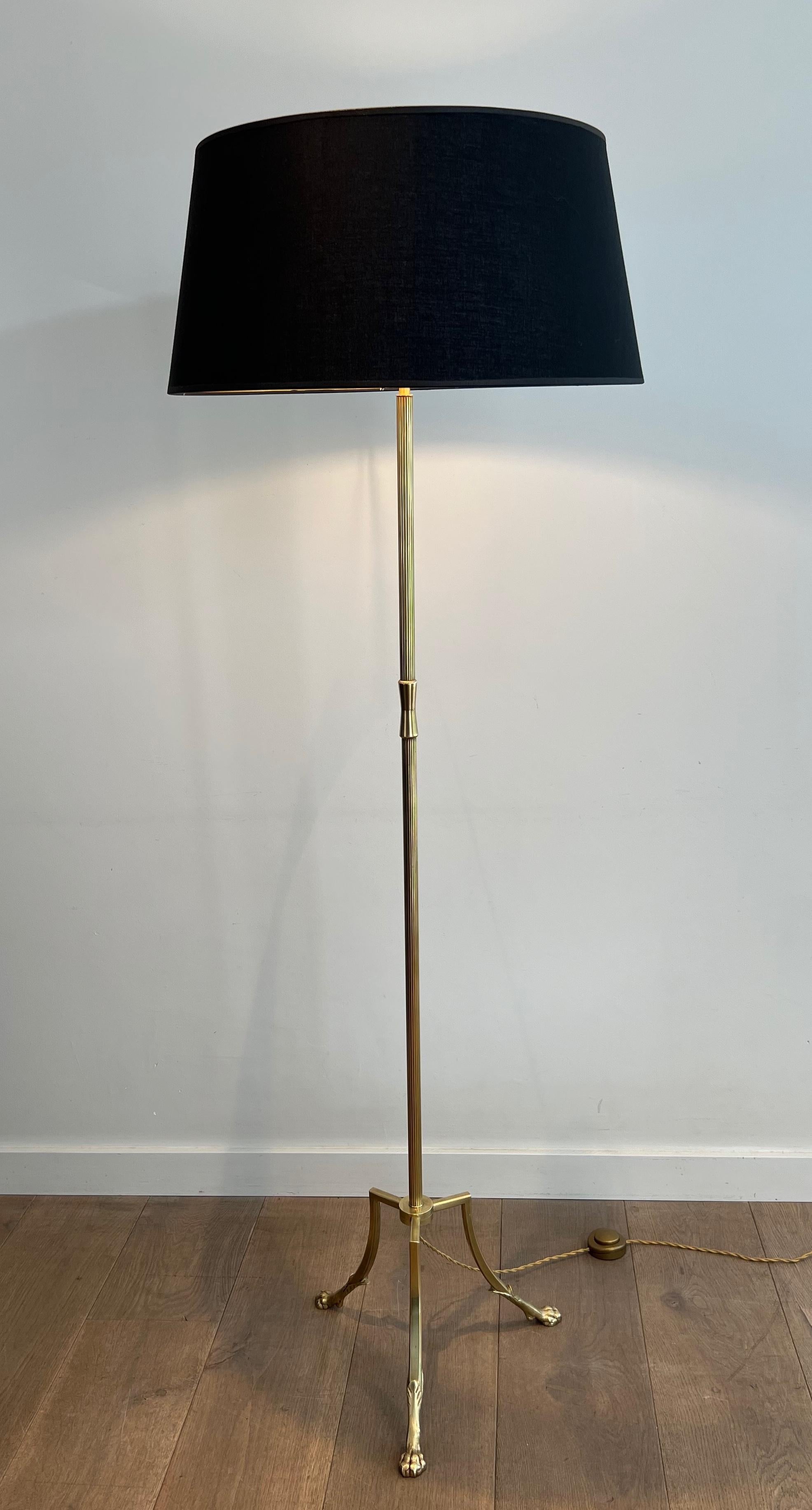 Lampada da terra Tripode in ottone con piedi ad artiglio di Maison Jansen in vendita 12