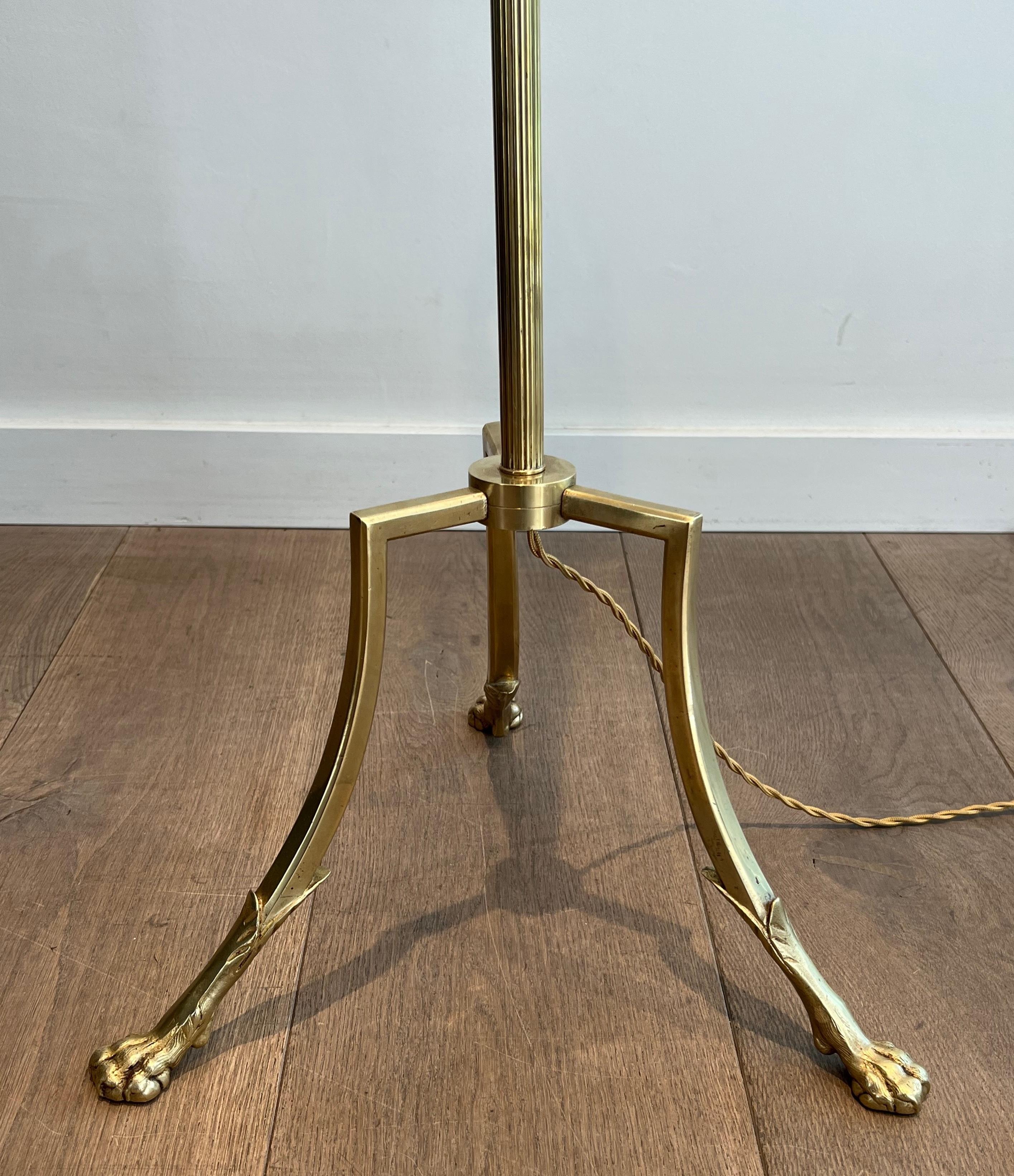 Lampada da terra Tripode in ottone con piedi ad artiglio di Maison Jansen in vendita 1