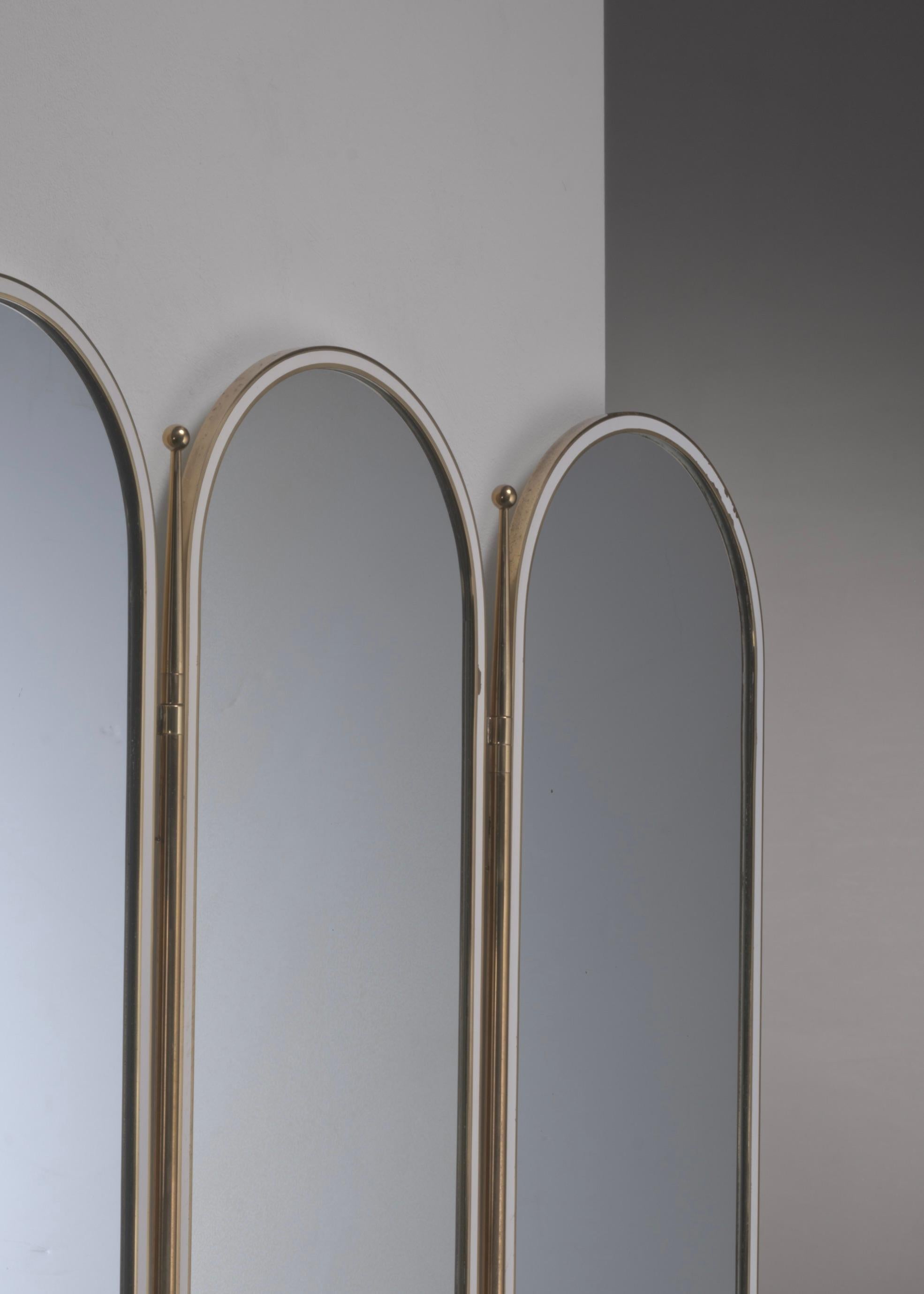 Brass triptych wall mirror In Good Condition For Sale In Maastricht, NL