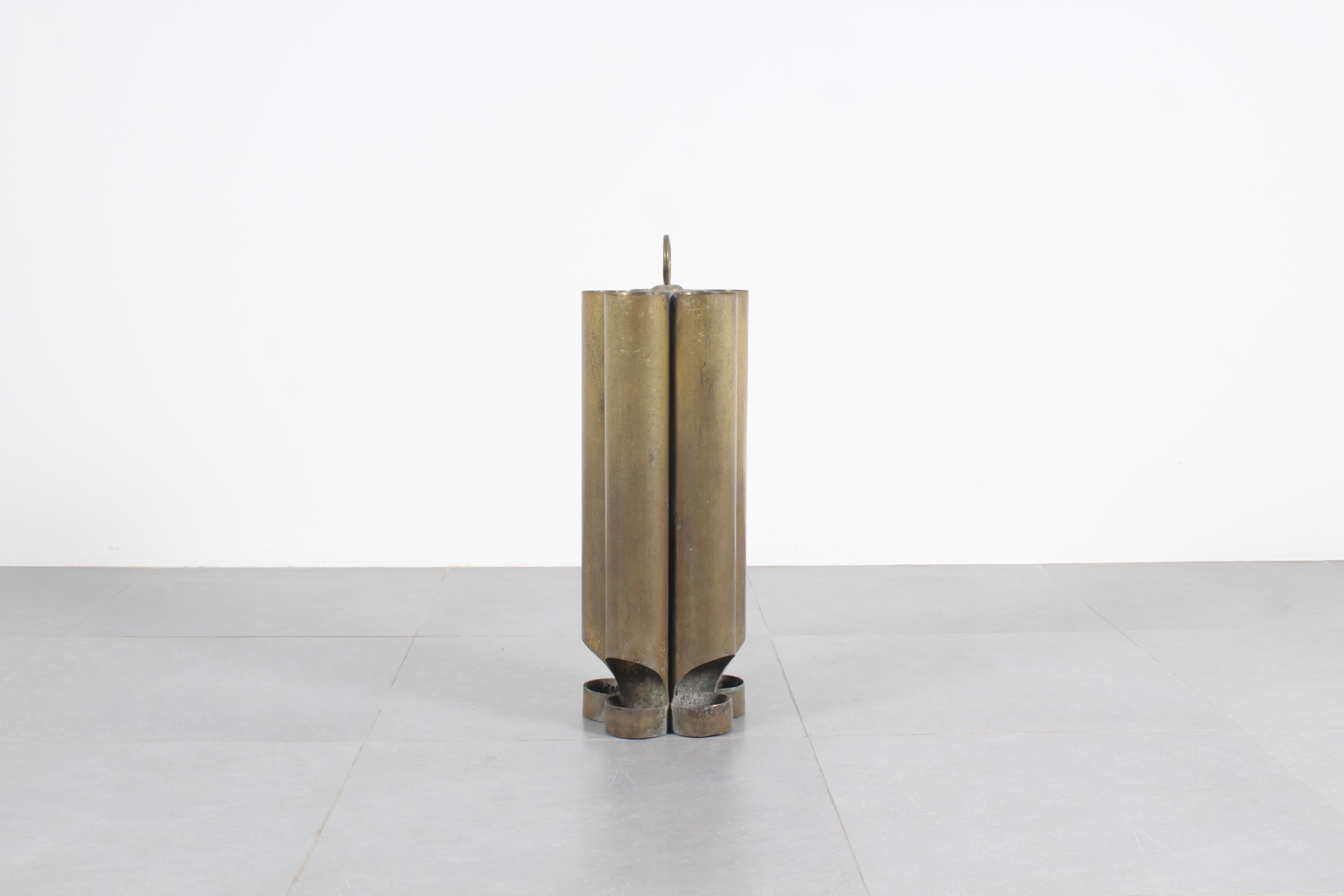 Nice umbrella stand in brass tubes, Italian production from the 1960s.
Wear consistent with age and use.