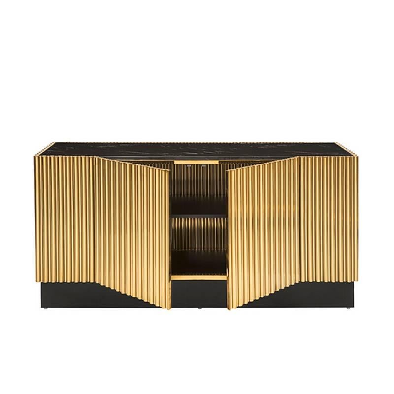 Sideboard Messing Tubes II mit Stahlstruktur in Gold
und mit schwarzer Marmorplatte aus Harz. Mit 2 Türen und 1 Einlegeboden.