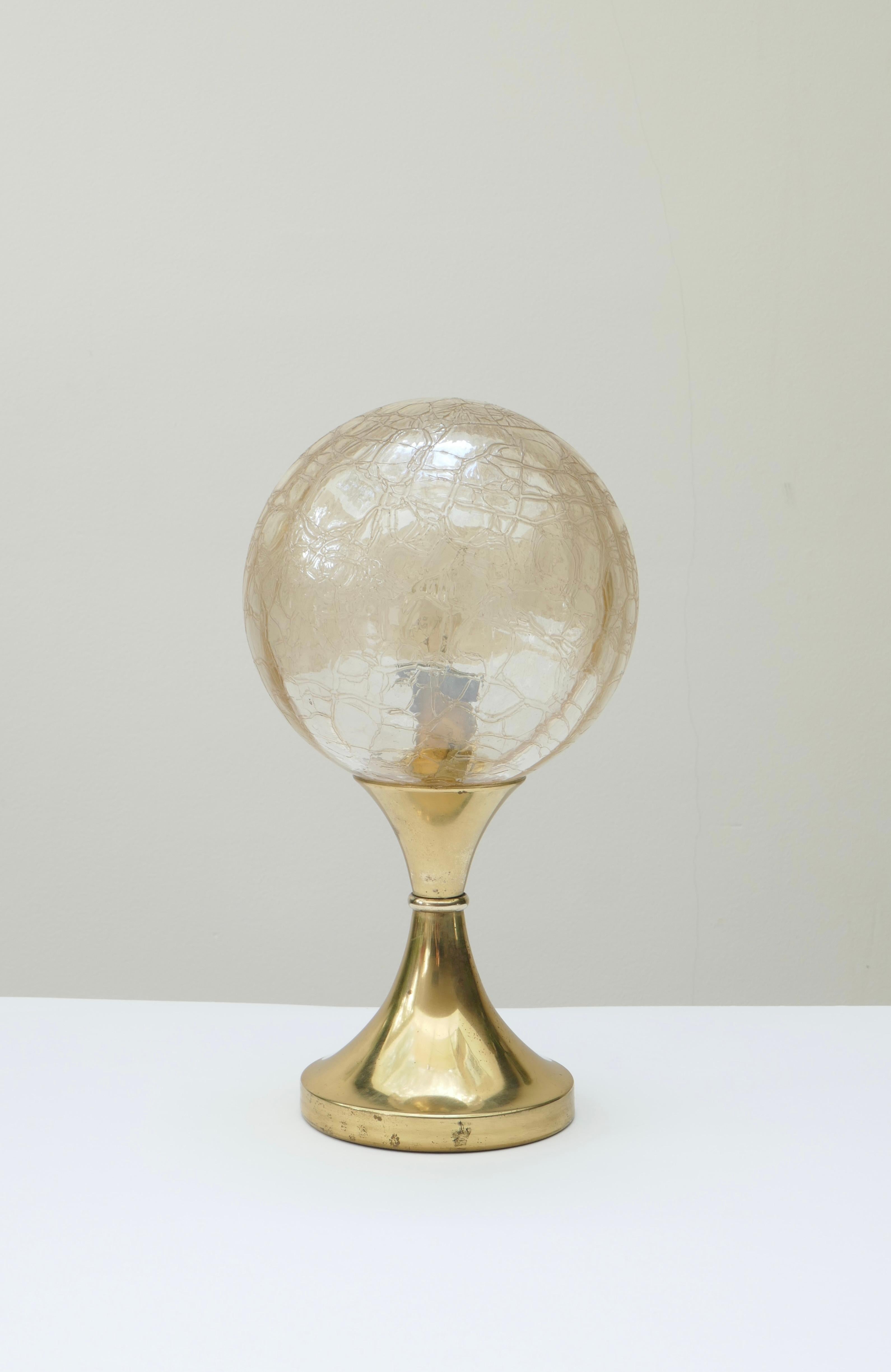 Mid-Century Modern Brass Tulip Base and Crackle Glass Sphere Table Lamp, Germany, 1970s For Sale