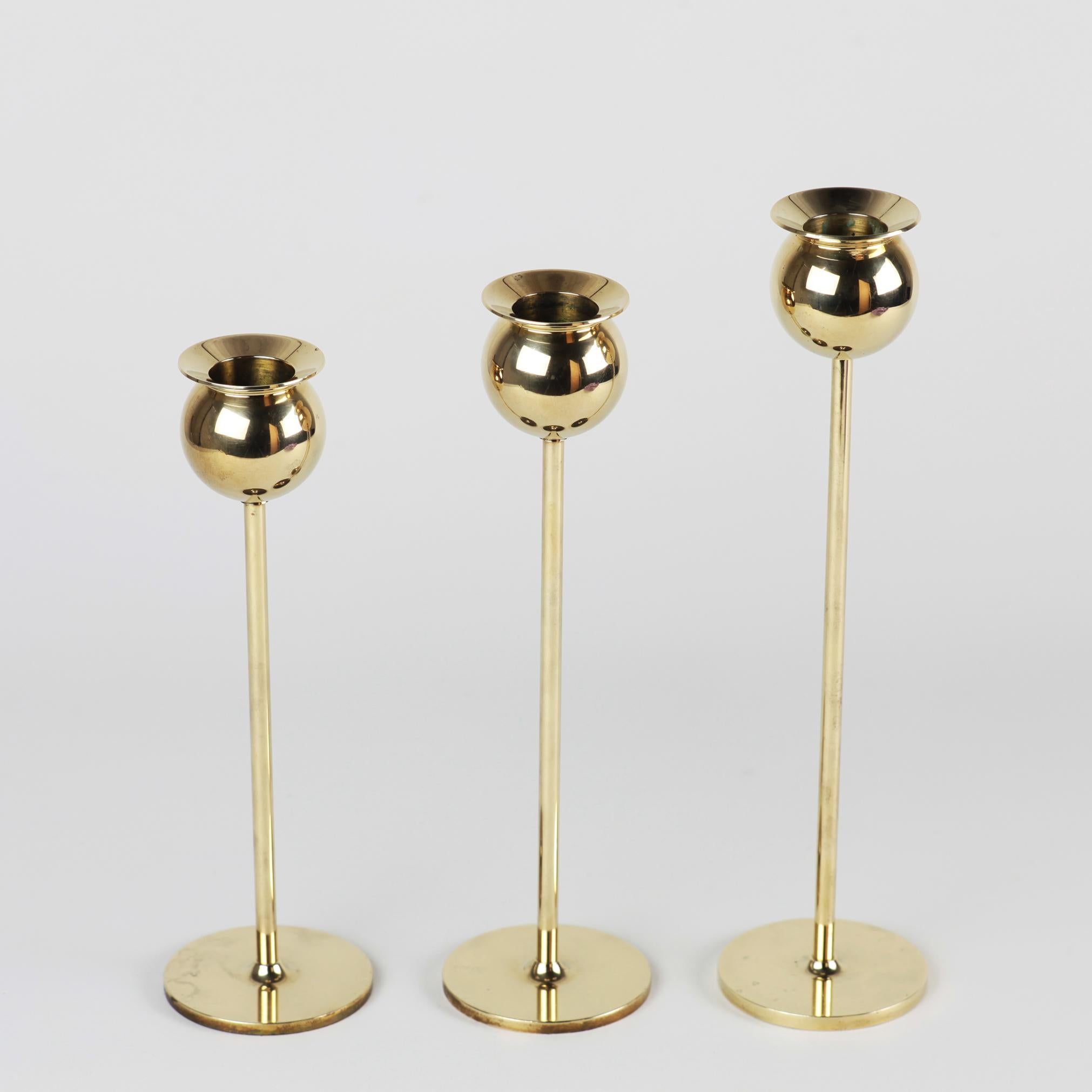 Very chic set of tulip candlesticks by Pierre Forsell for Skultuna, Sweden, 1970s.
Solid brass
Measures: Heights 19cm, 21cm and 23cm
Signed.