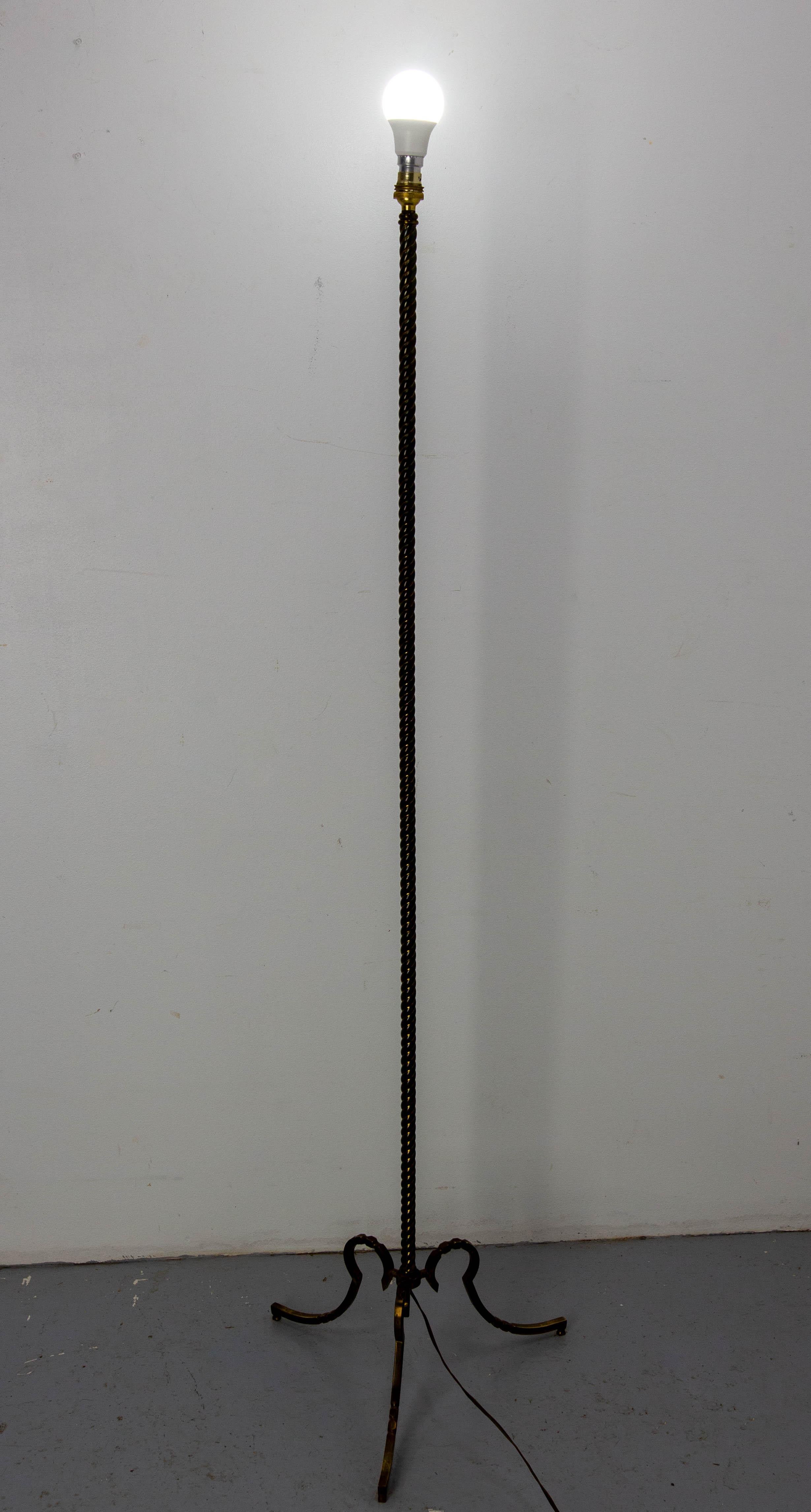 Neoclassico Lampada da terra d'epoca in ottone tornito Stile classico, francese, circa 1960 in vendita