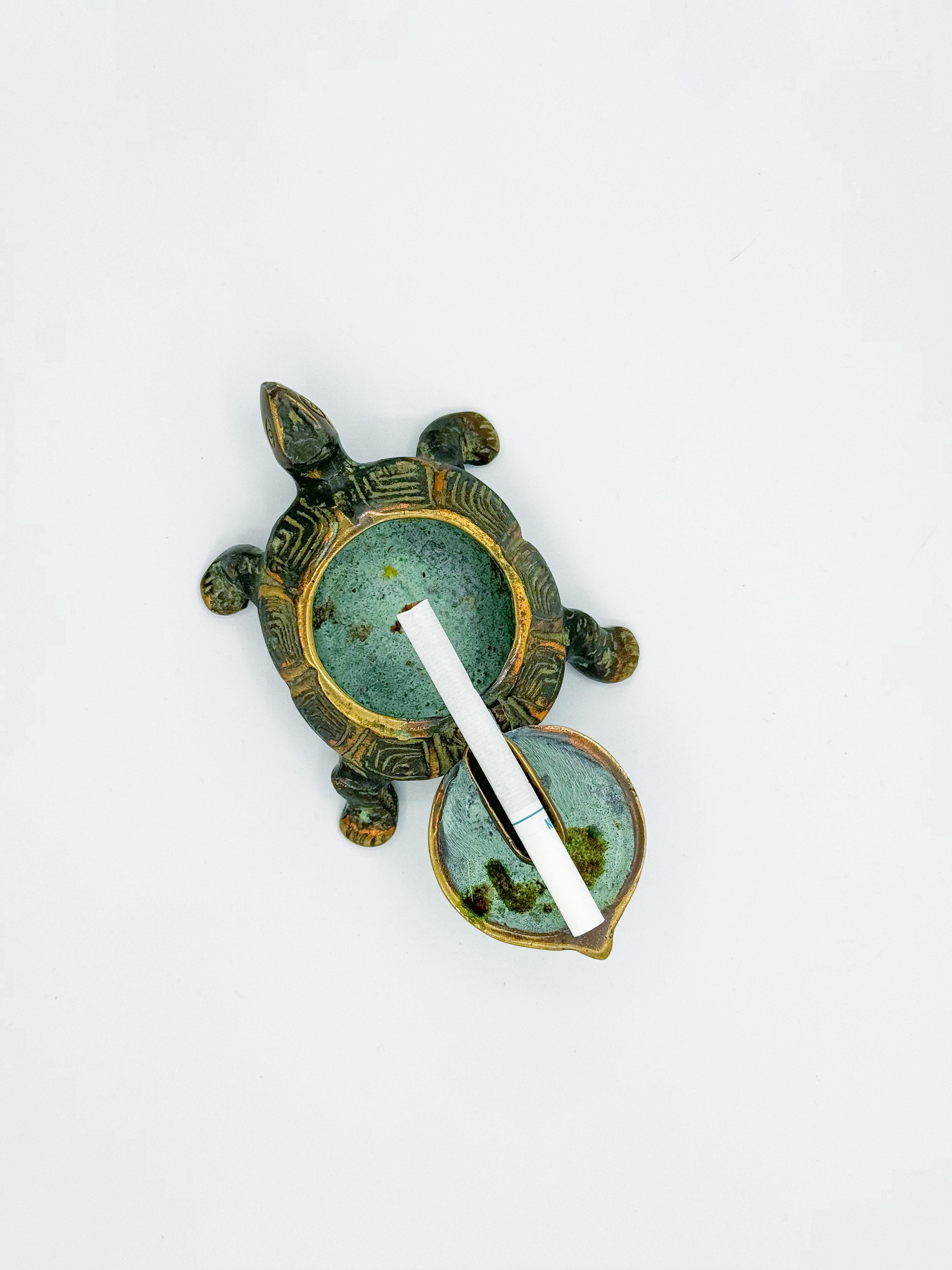 Brass Turtle Ashtray Flip Top Cigarette Holder 1970 In Good Condition In Toronto, CA