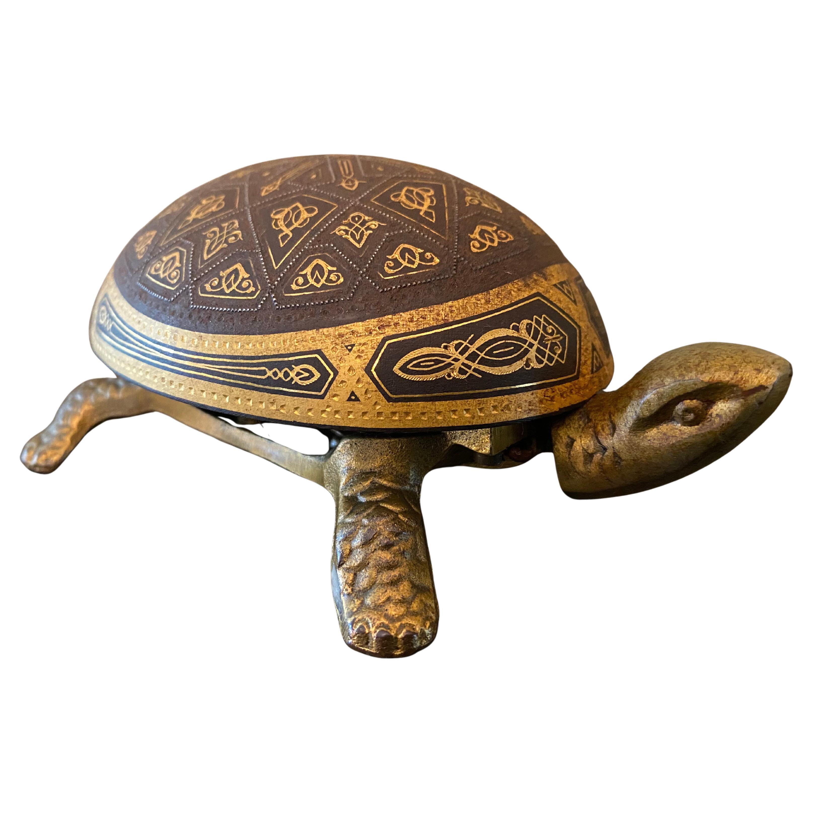 This ornate call or service bell in shape of a turtle is in great condition and rings out loud and clear by tapping the head or tail of the turtle. 

Fitted with a manual winding mechanism, this mid-century reception desk classic is decorated in the