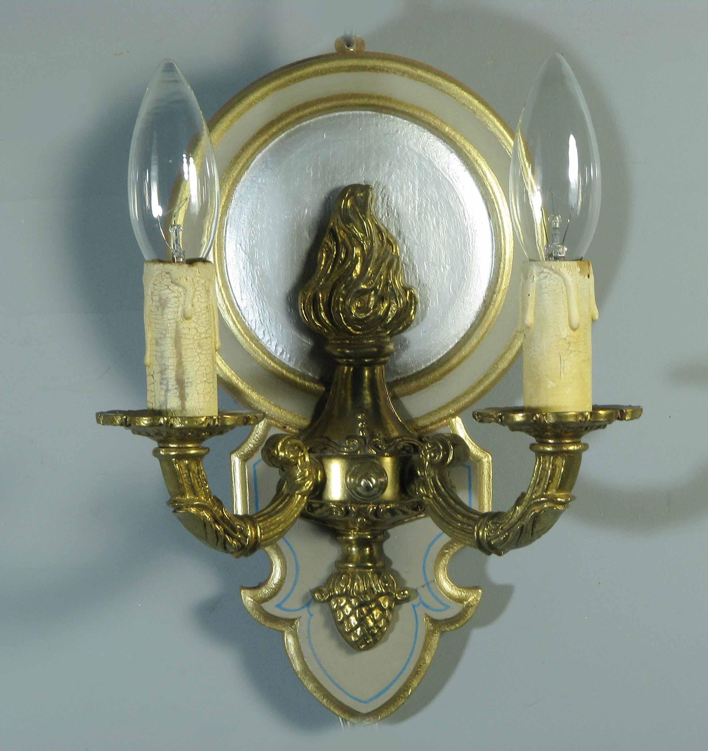 Brass Two Branch Wall Light, 20th Century In Good Condition For Sale In Ottawa, Ontario