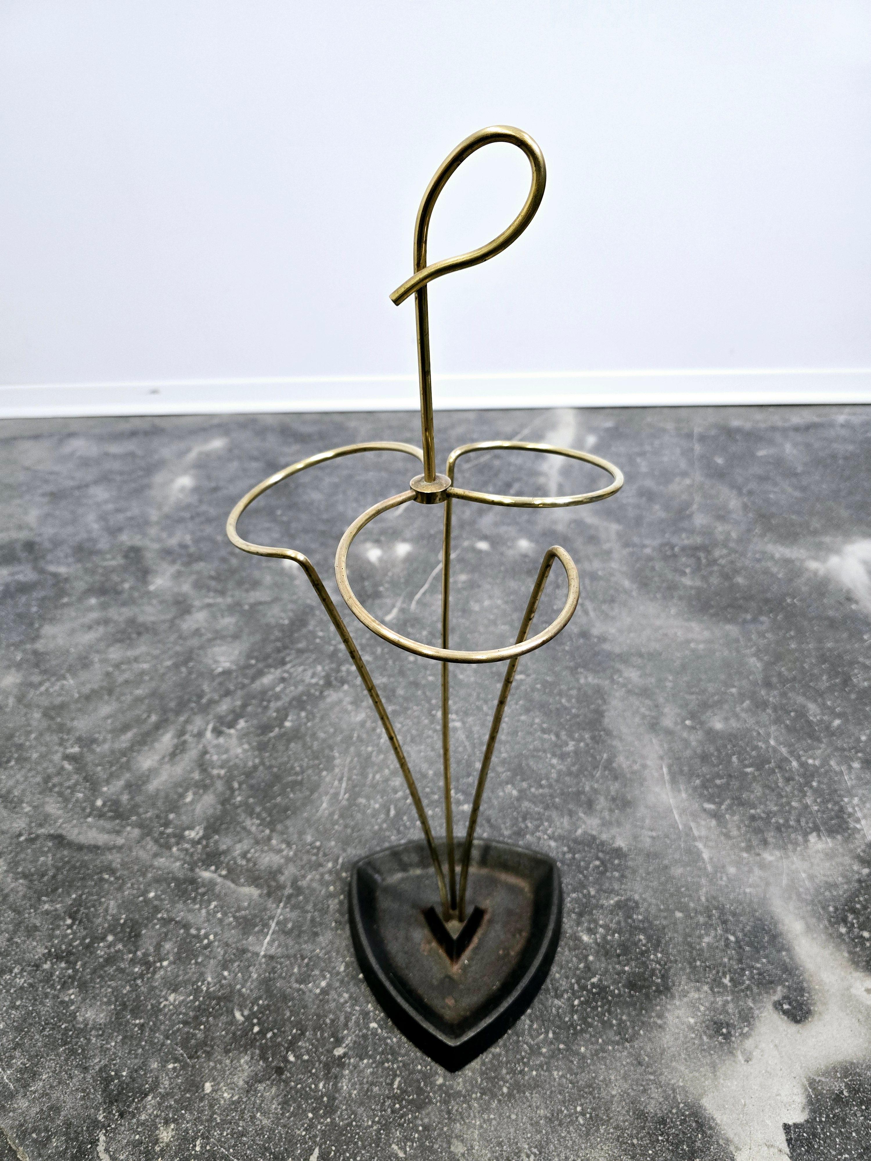 Umbrella Stand aus Messing 1950s (Moderne der Mitte des Jahrhunderts) im Angebot