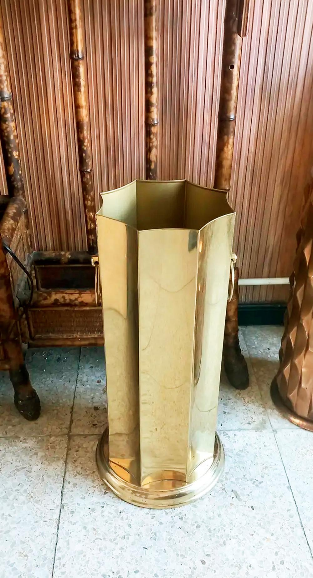 Brass Umbrella stand, Italy,  
Mid Century

 Original and unusual

 Very nice conditions.

  