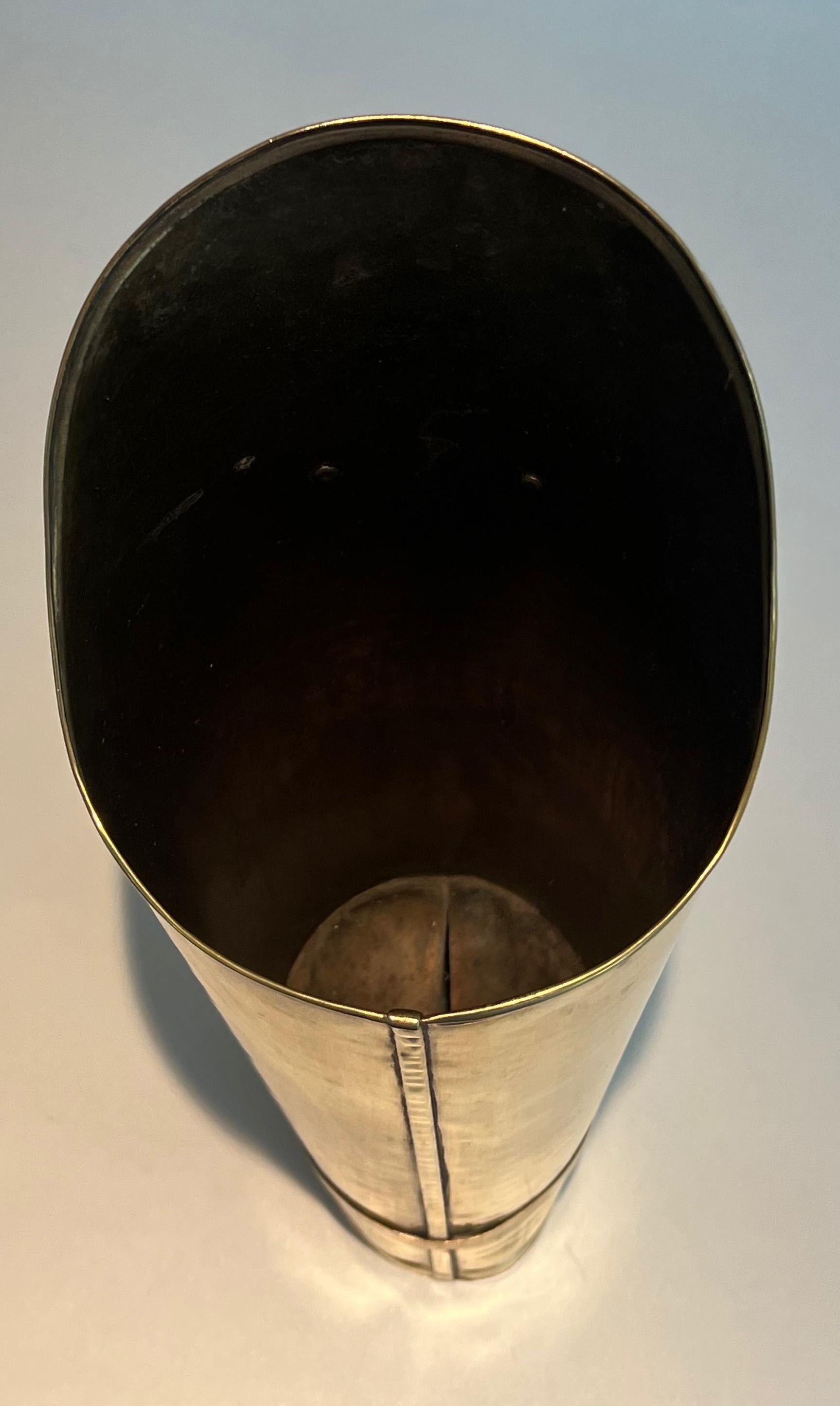 Stand Umbrella en laiton représentant une botte. Travail français. Circa 1900 en vente 11