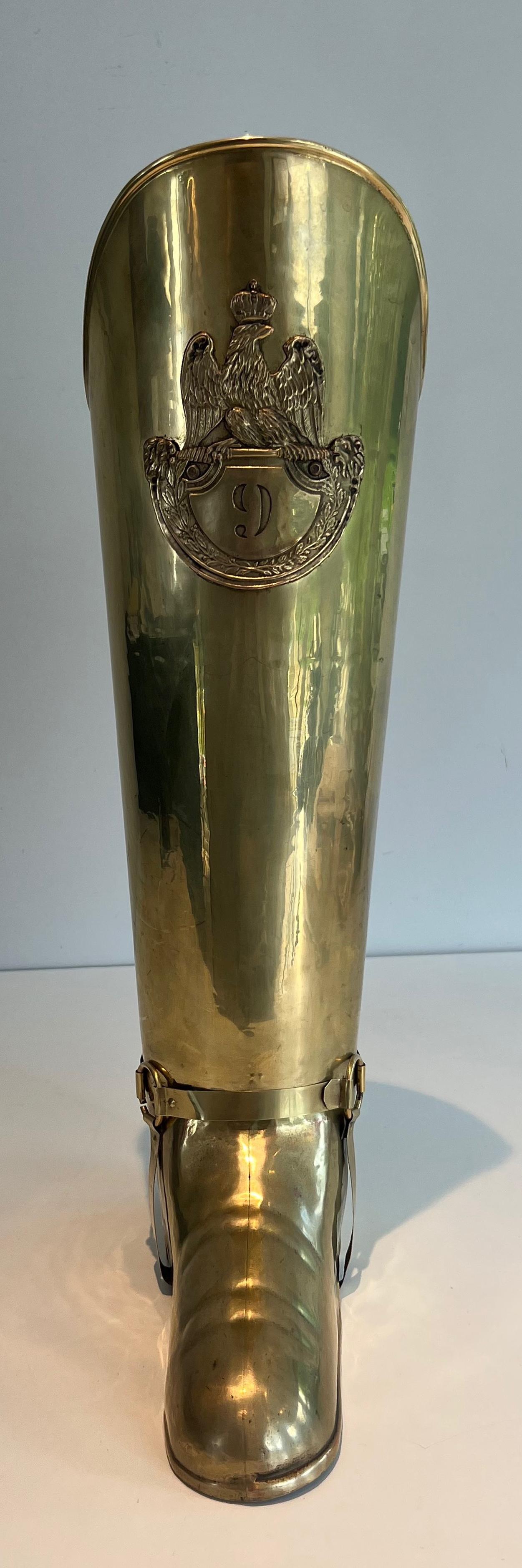 Néoclassique Stand Umbrella en laiton représentant une botte. Travail français. Circa 1900 en vente