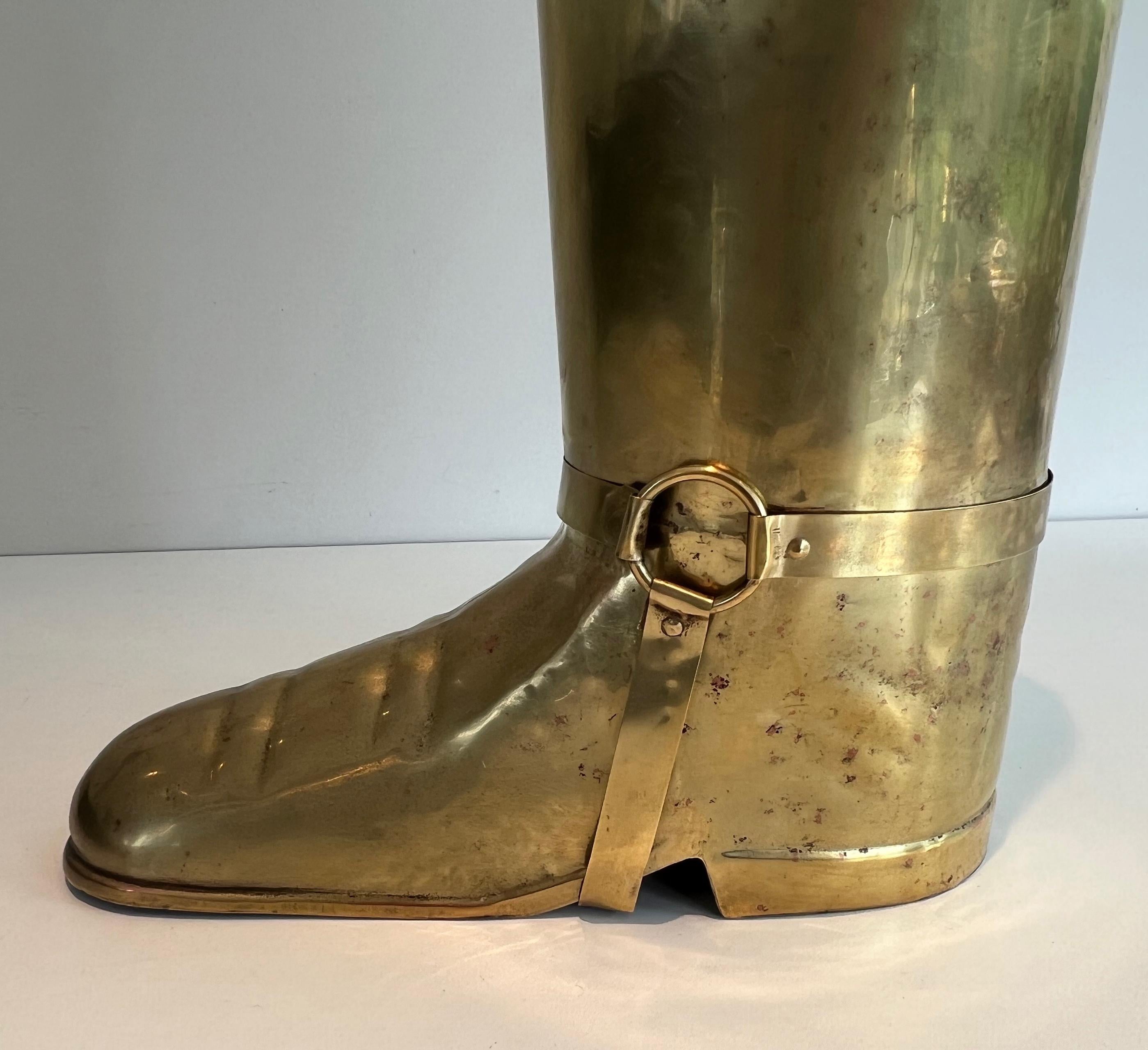 Stand Umbrella en laiton représentant une botte. Travail français. Circa 1900 en vente 2