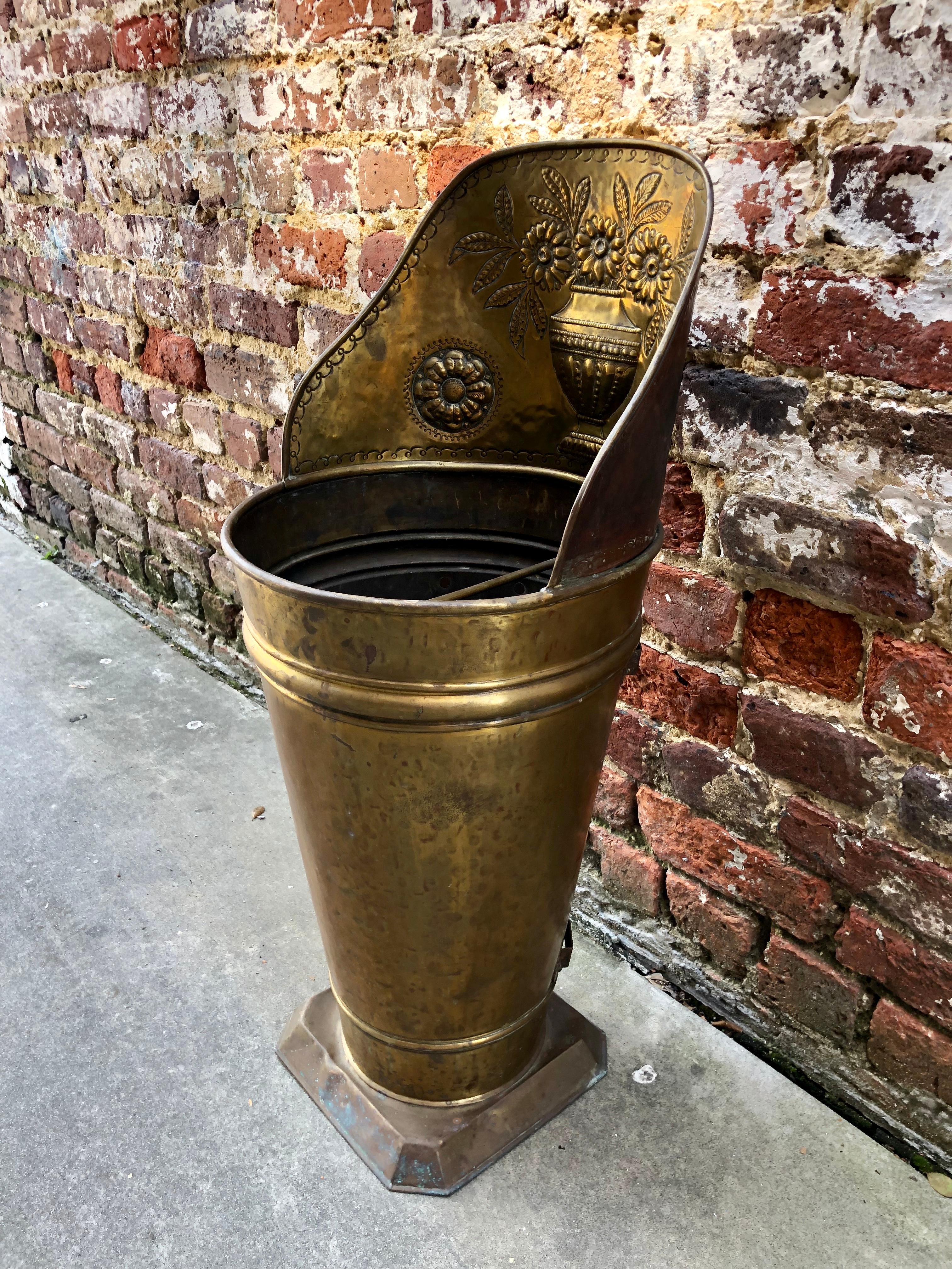 Brass umbrella stand with floral motif In Fair Condition For Sale In Charleston, SC