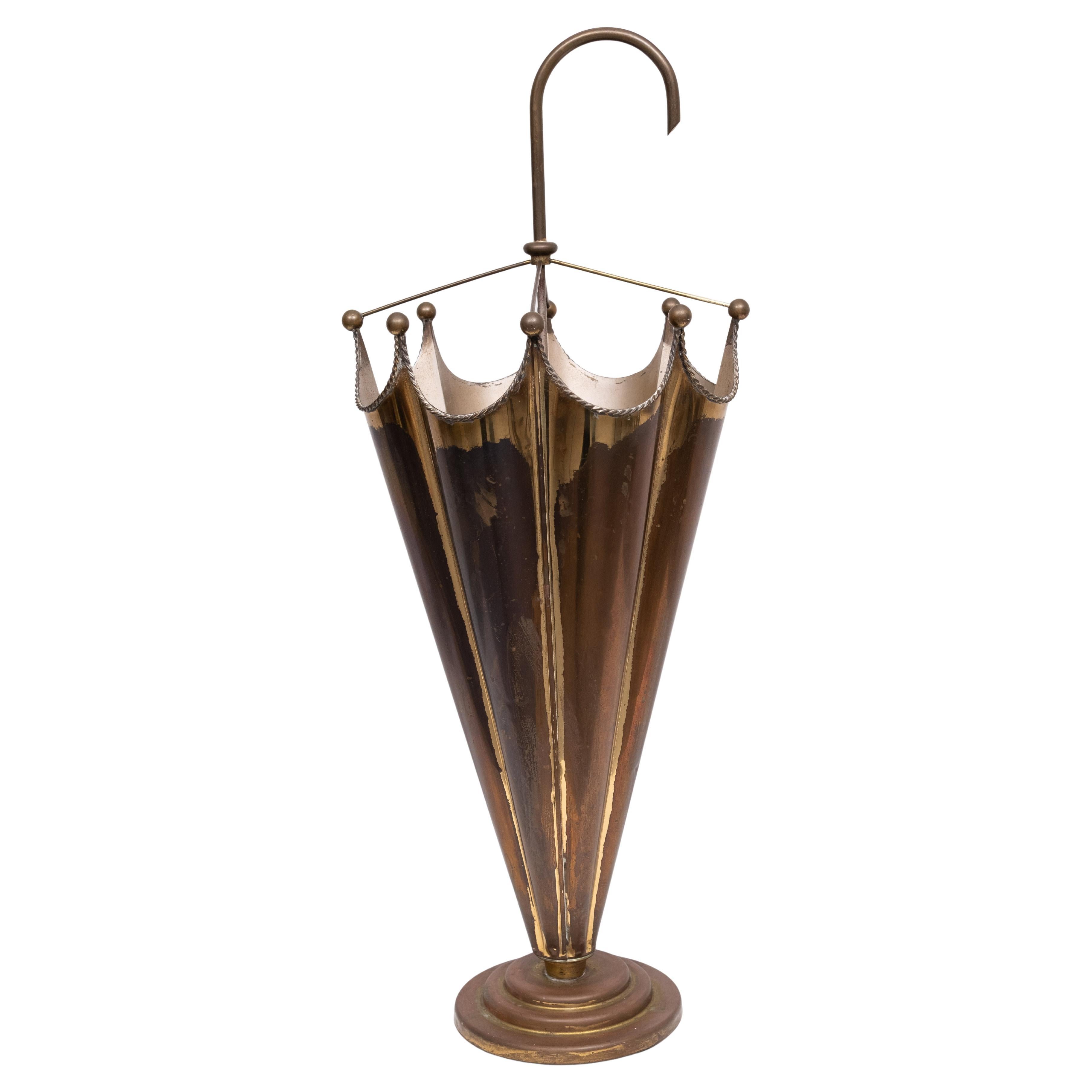 Magnifique porte-parapluie en forme de parapluie.
Laiton fait à la main, livré avec toutes ses patines d'origine.
peut être poli . C'est vraiment le plus beau que j'aie jamais eu. 