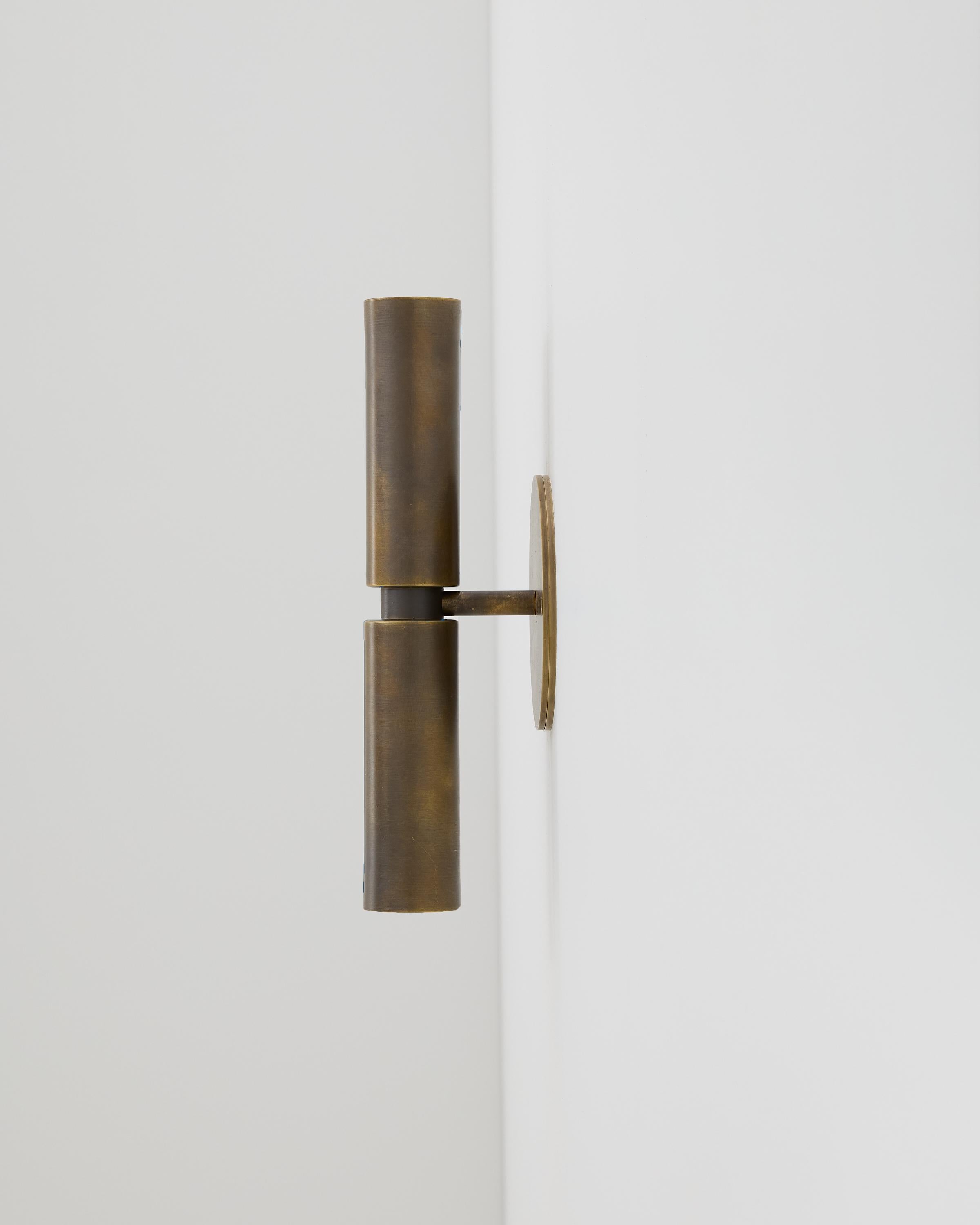 Laiton Applique cylindrique Up&Up en laiton en vente
