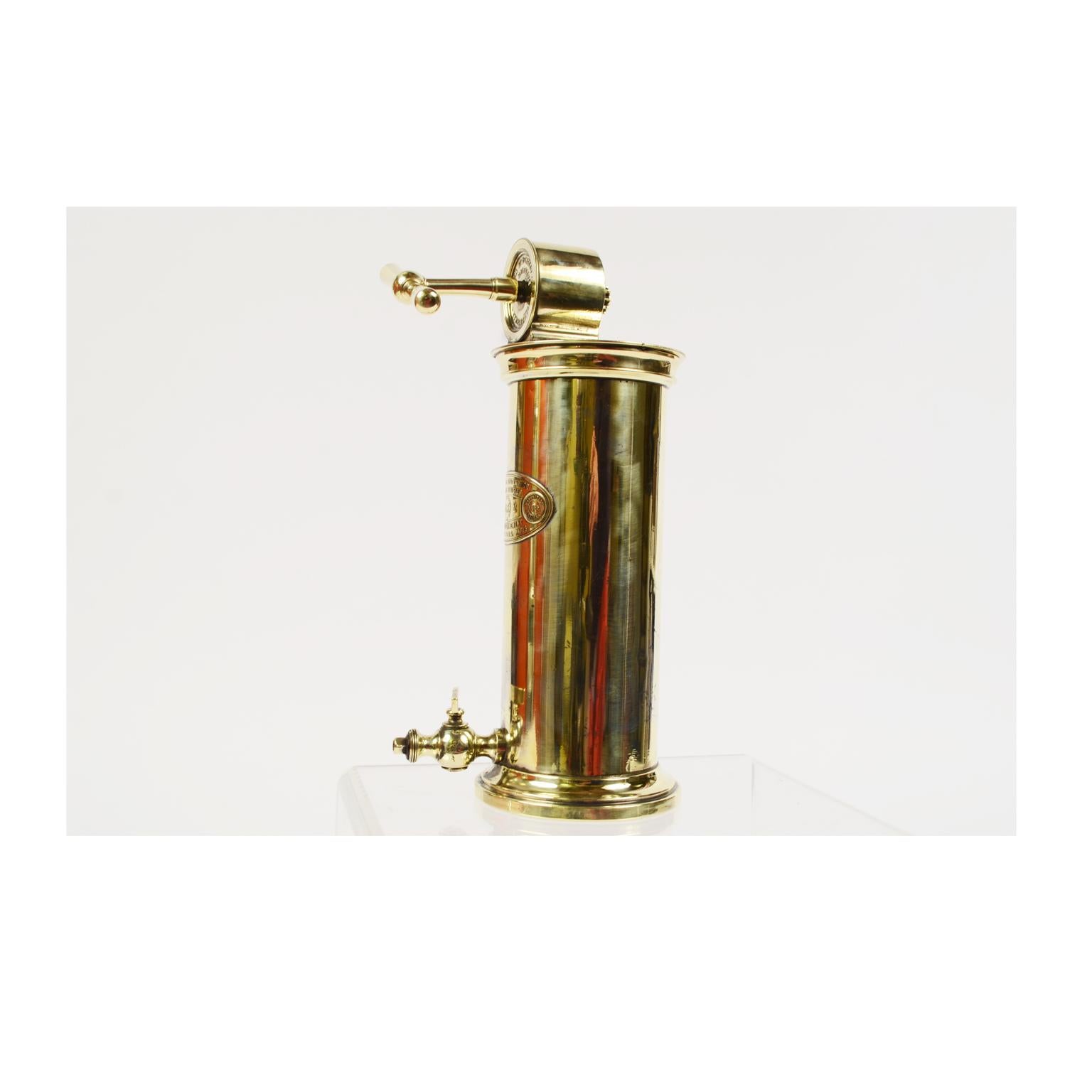 Vaginal irrigator consisting of a cylindrical brass tank in which a piston operated by the loading key placed on top moves. Very good condition. Measures: Height 22.5 cm, diameter 8.5 cm.
A tap is attached to the base of the device on which it is