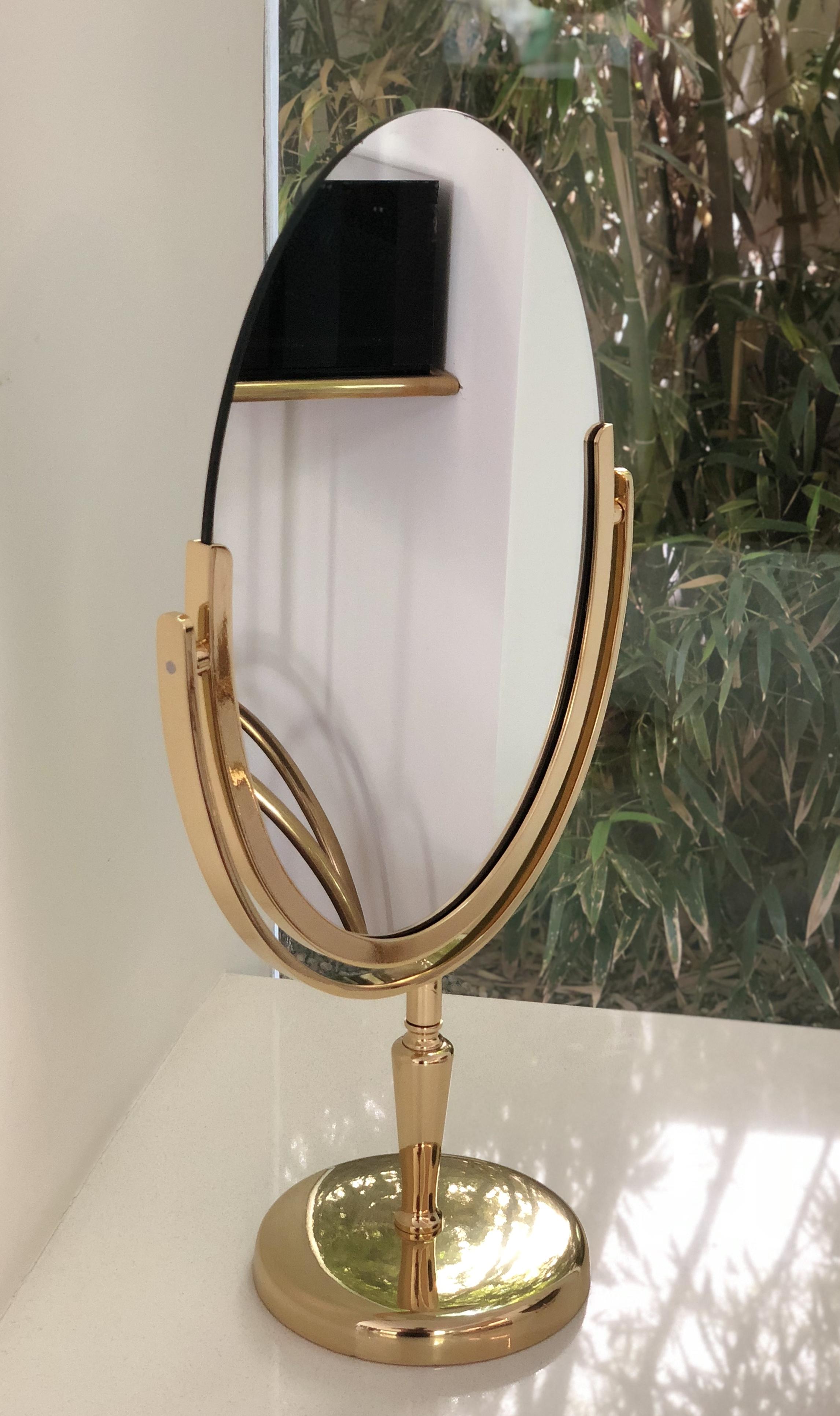 Large and beautiful oval mirror designed and manufactured by Charles Hollis Jones in the 1960s.
The mirror has a beautiful hand polished patina, the mirror is double sided and it can be flipped to be used on either side.

Measurements: 20