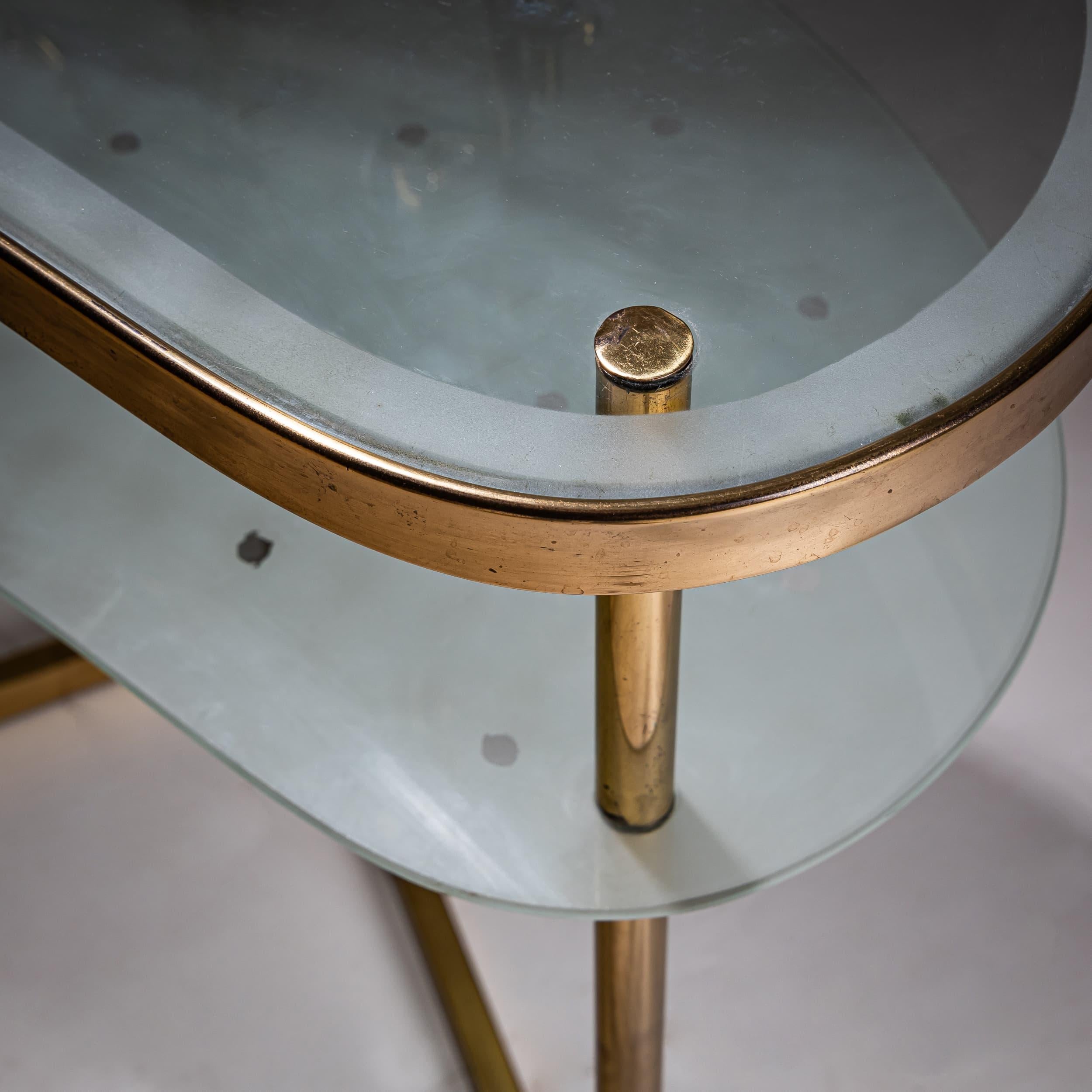 Milieu du XXe siècle Table et chaise de toilette en laiton par Luigi Brusotti, Italie, années 1950 en vente