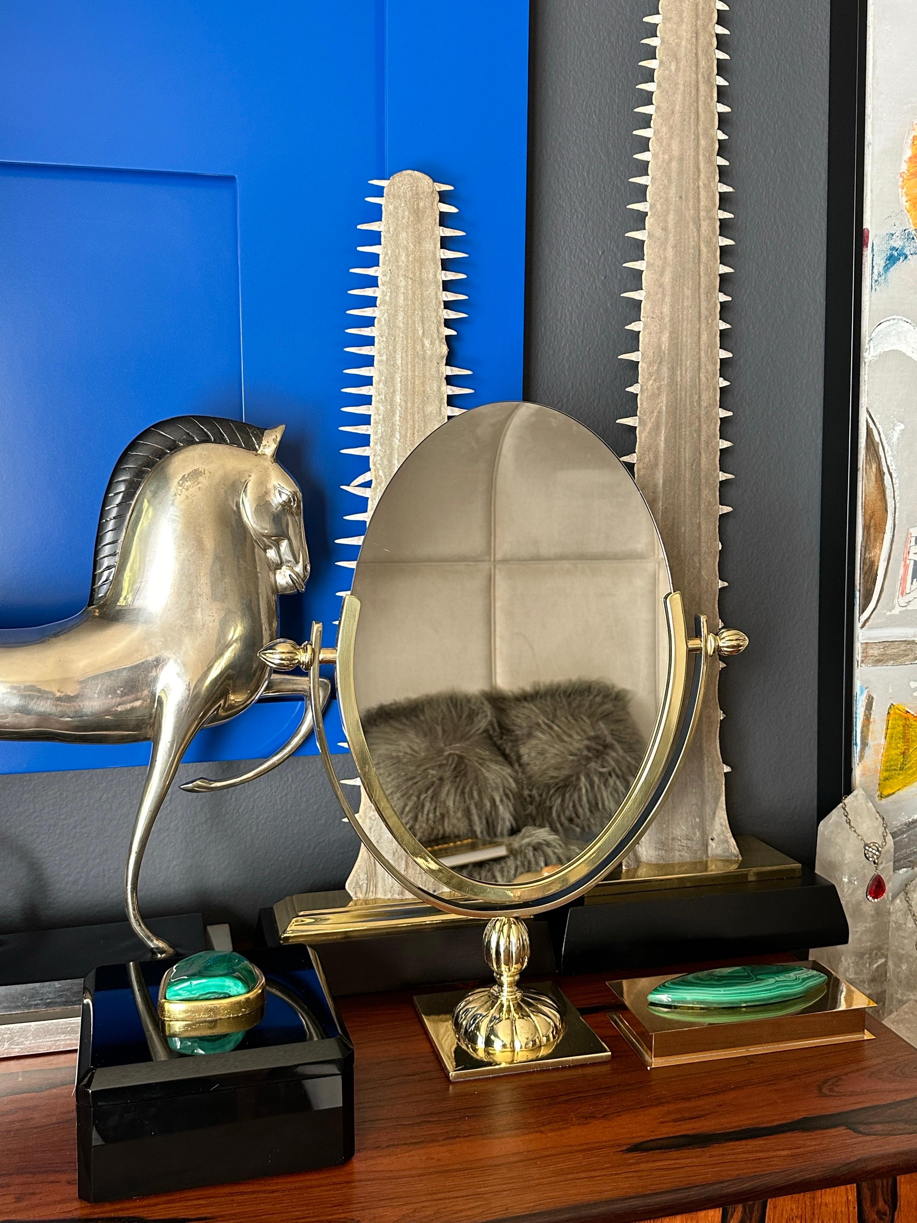 Miroir basculant de vanité en laiton en vente 2