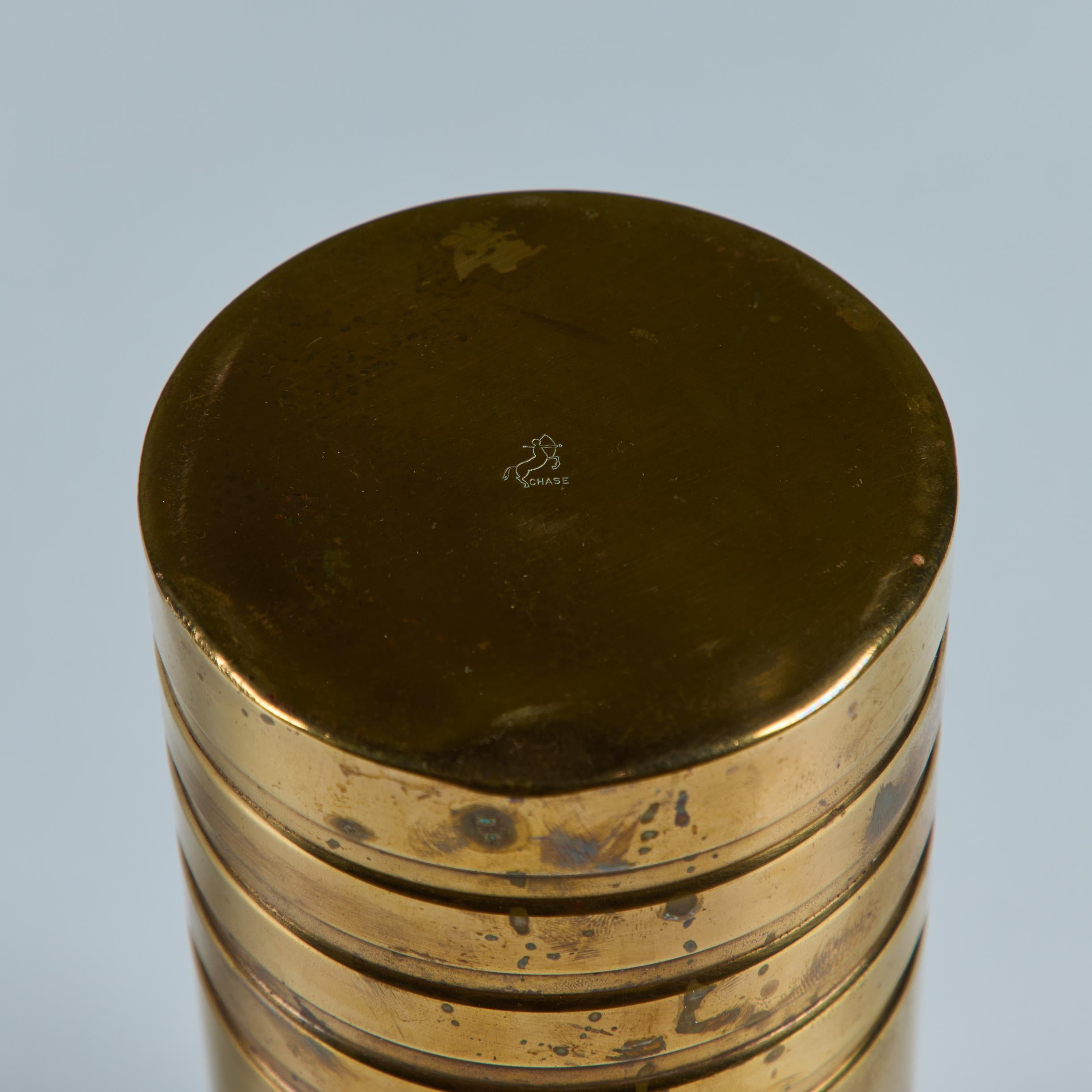 Vaso in ottone di Walter Von Nessen per Chase in vendita 3