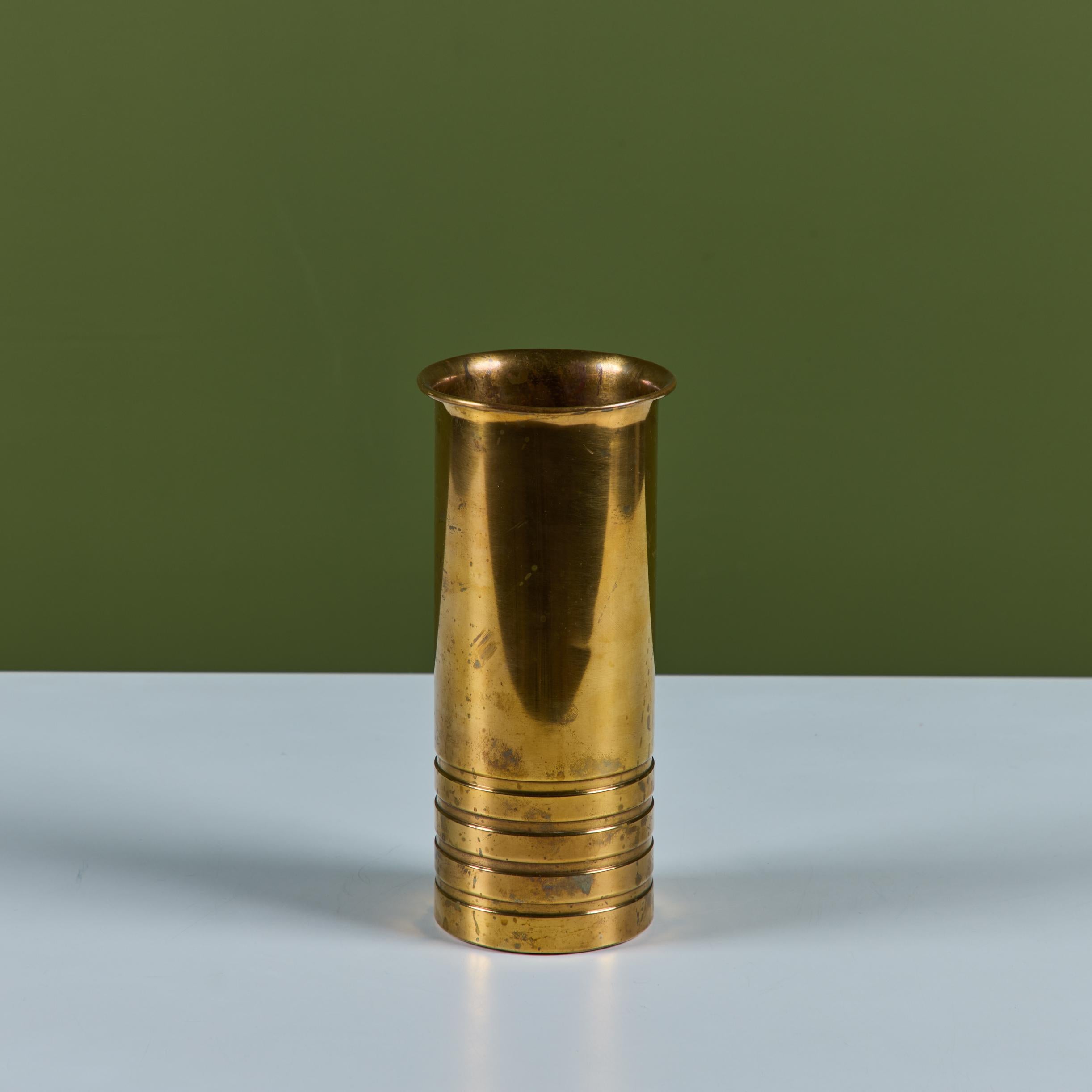 Americano Vaso in ottone di Walter Von Nessen per Chase in vendita