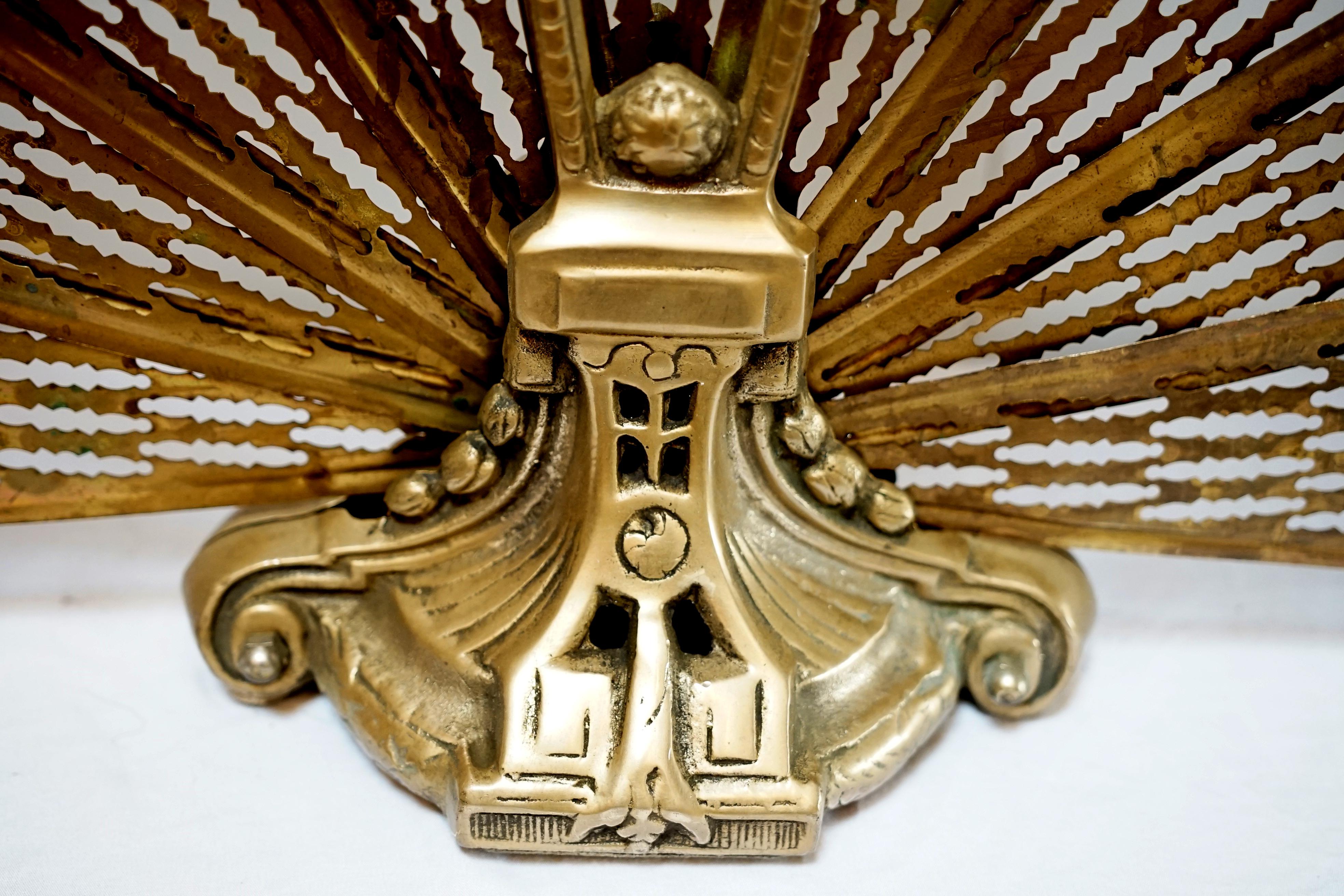 English Brass Victorian 19th Century Fan Peacock Screen For Sale