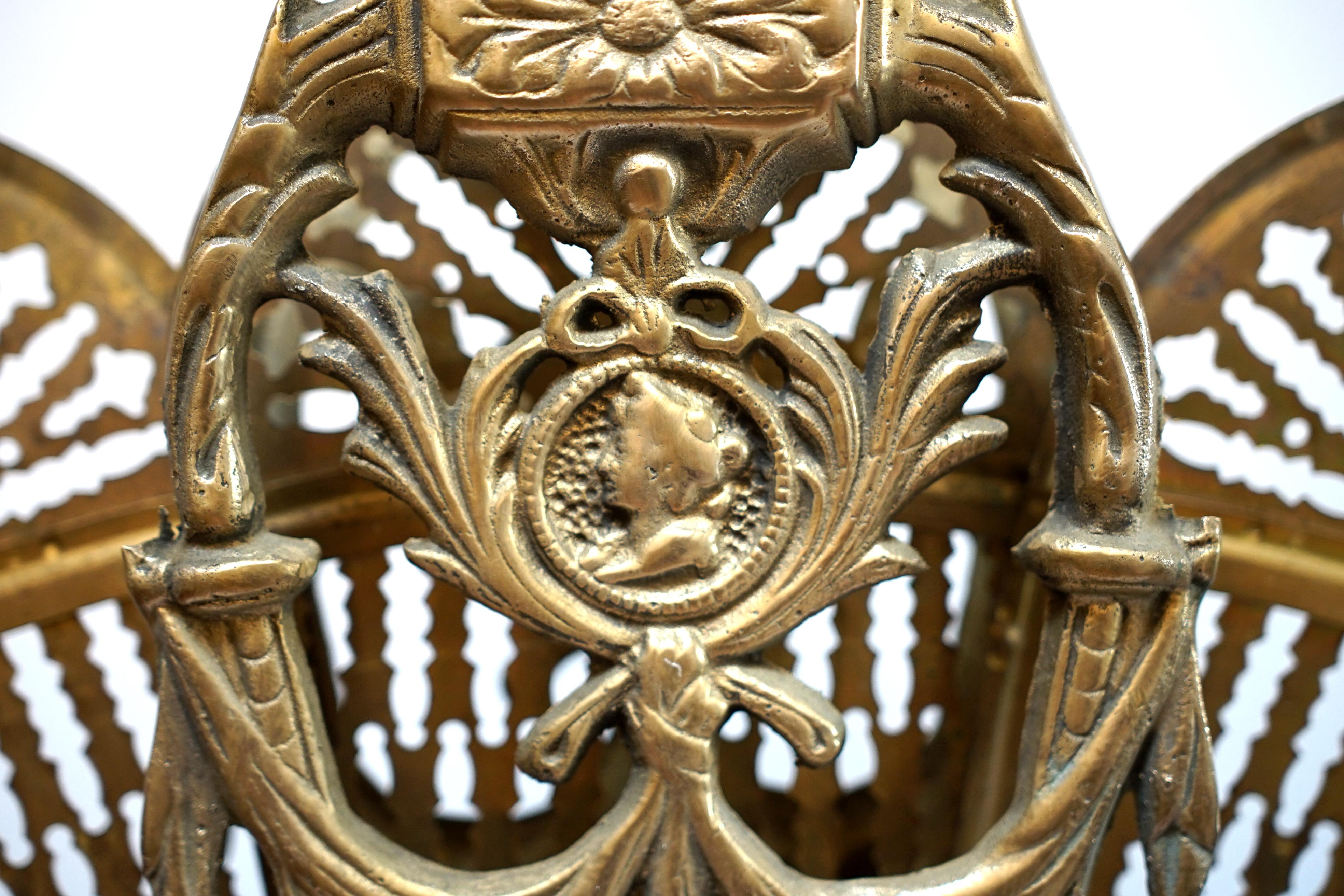 Brass Victorian 19th Century Fan Peacock Screen In Good Condition For Sale In Lomita, CA