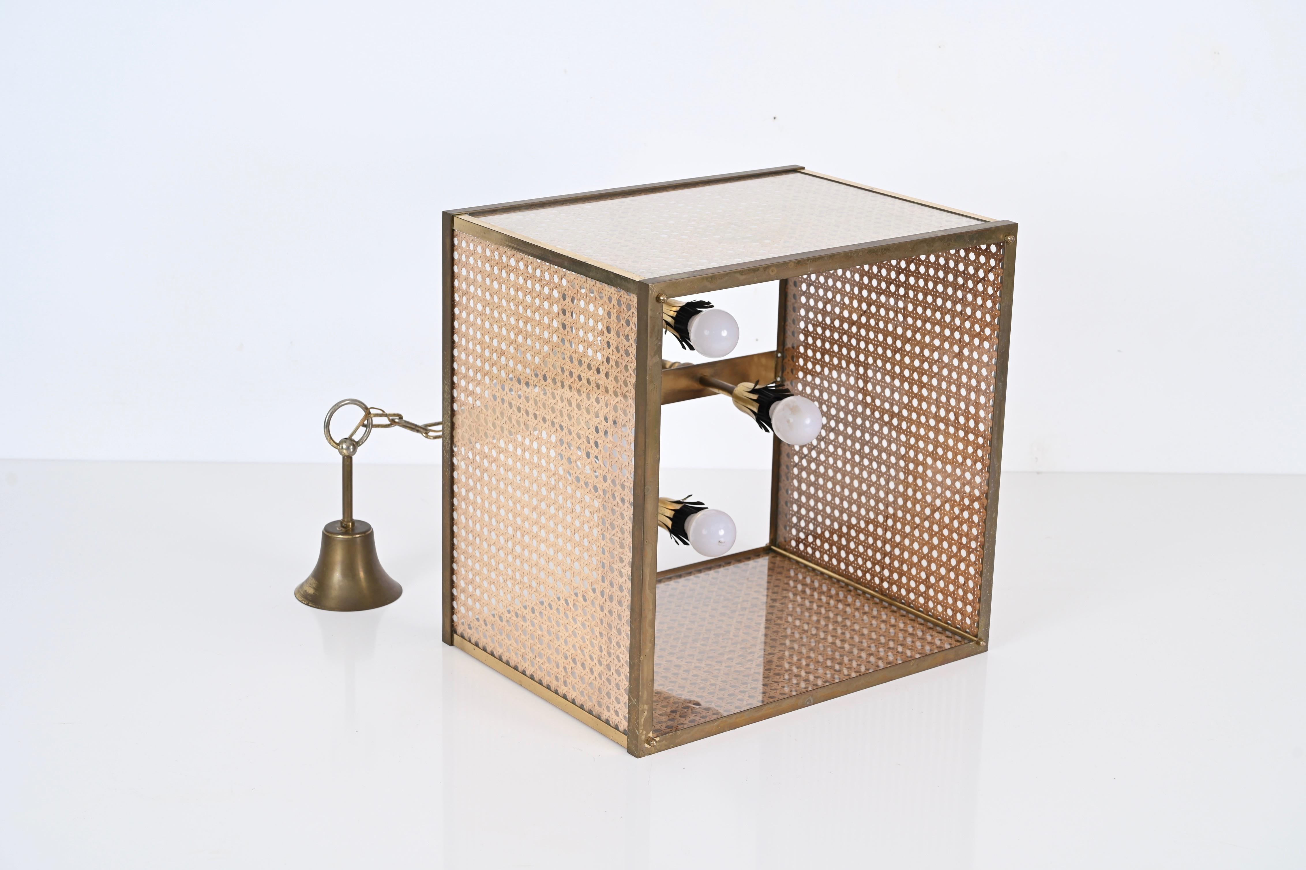 Lampe lustre carrée en laiton, osier paille de Vienne et verre, Italie, années 1950 en vente 8