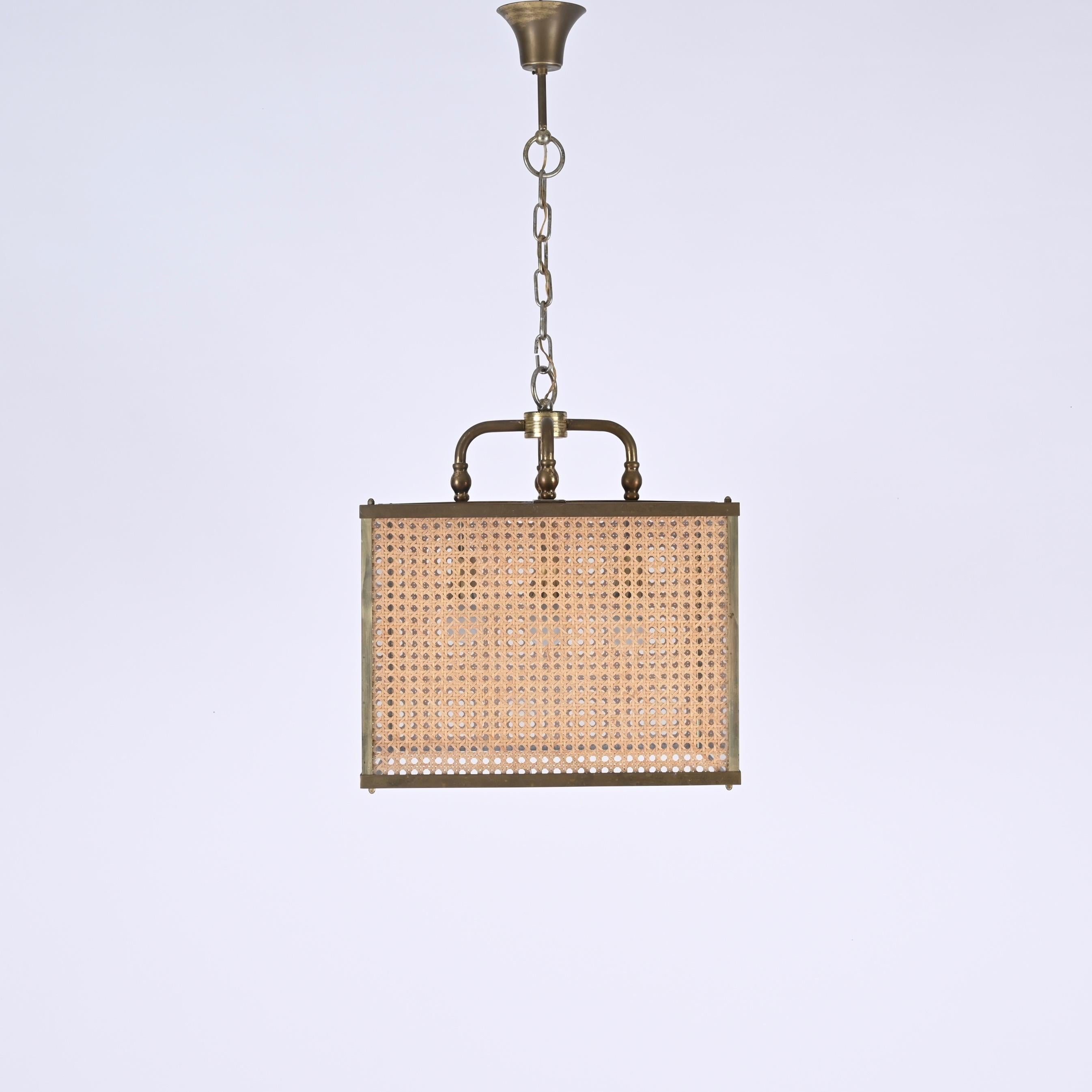 Hand-Woven Brass, Vienna Straw Wicker and Glass Square Chandelier Lamp, Italy, 1950s For Sale
