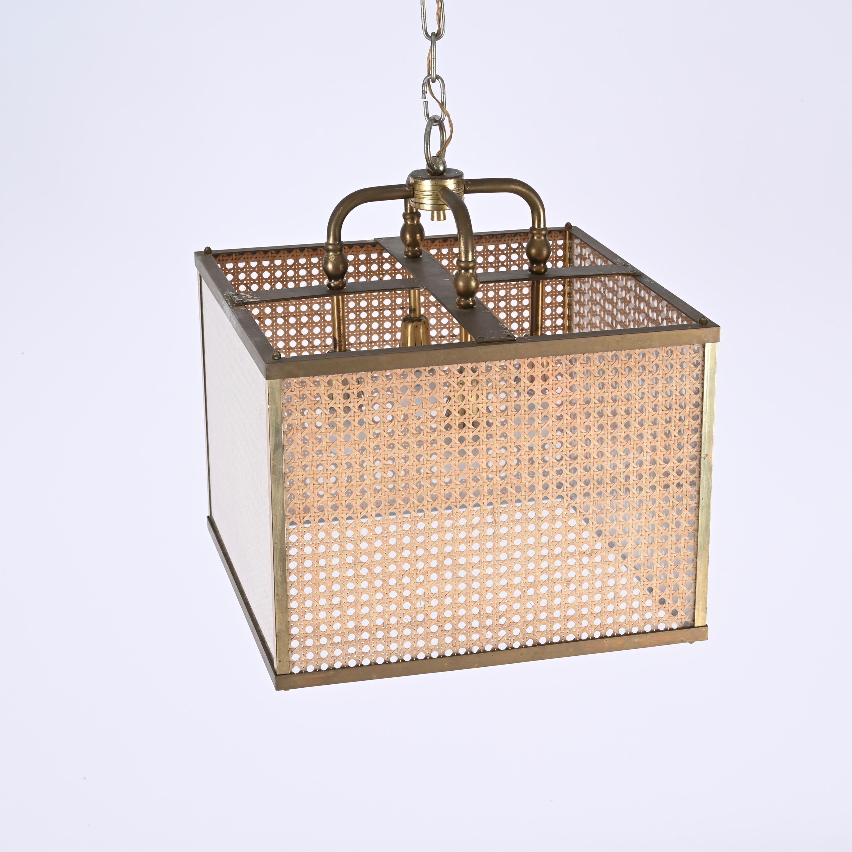 Brass, Vienna Straw Wicker and Glass Square Chandelier Lamp, Italy, 1950s In Good Condition For Sale In Roma, IT