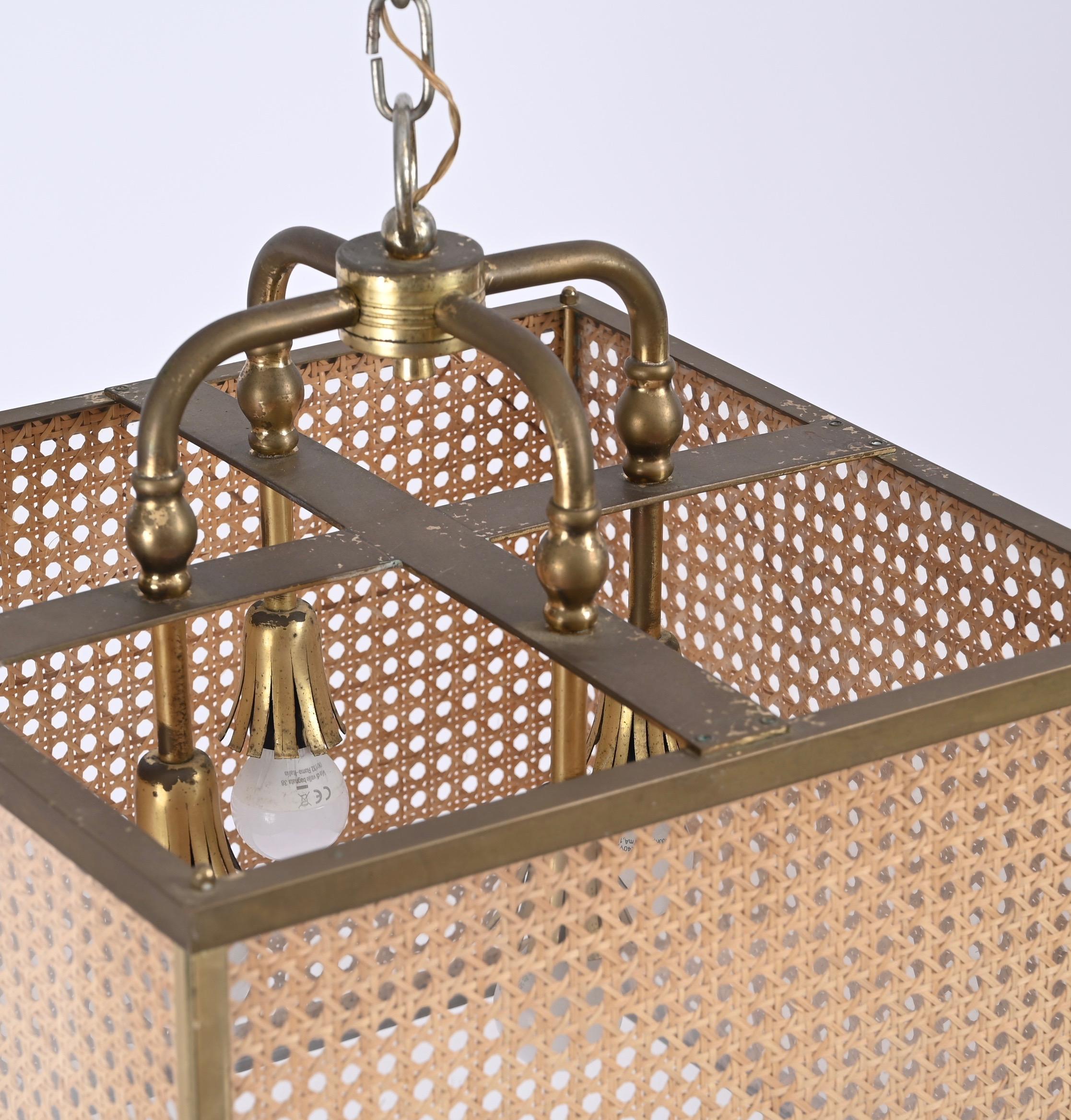 20th Century Brass, Vienna Straw Wicker and Glass Square Chandelier Lamp, Italy, 1950s For Sale