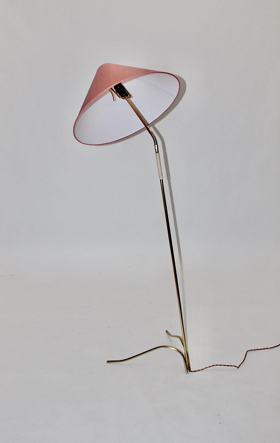 Brass Vintage Mid-Century Modern Splayfoot Floor Lamp Rupert Nikoll 1950 Austria For Sale 5