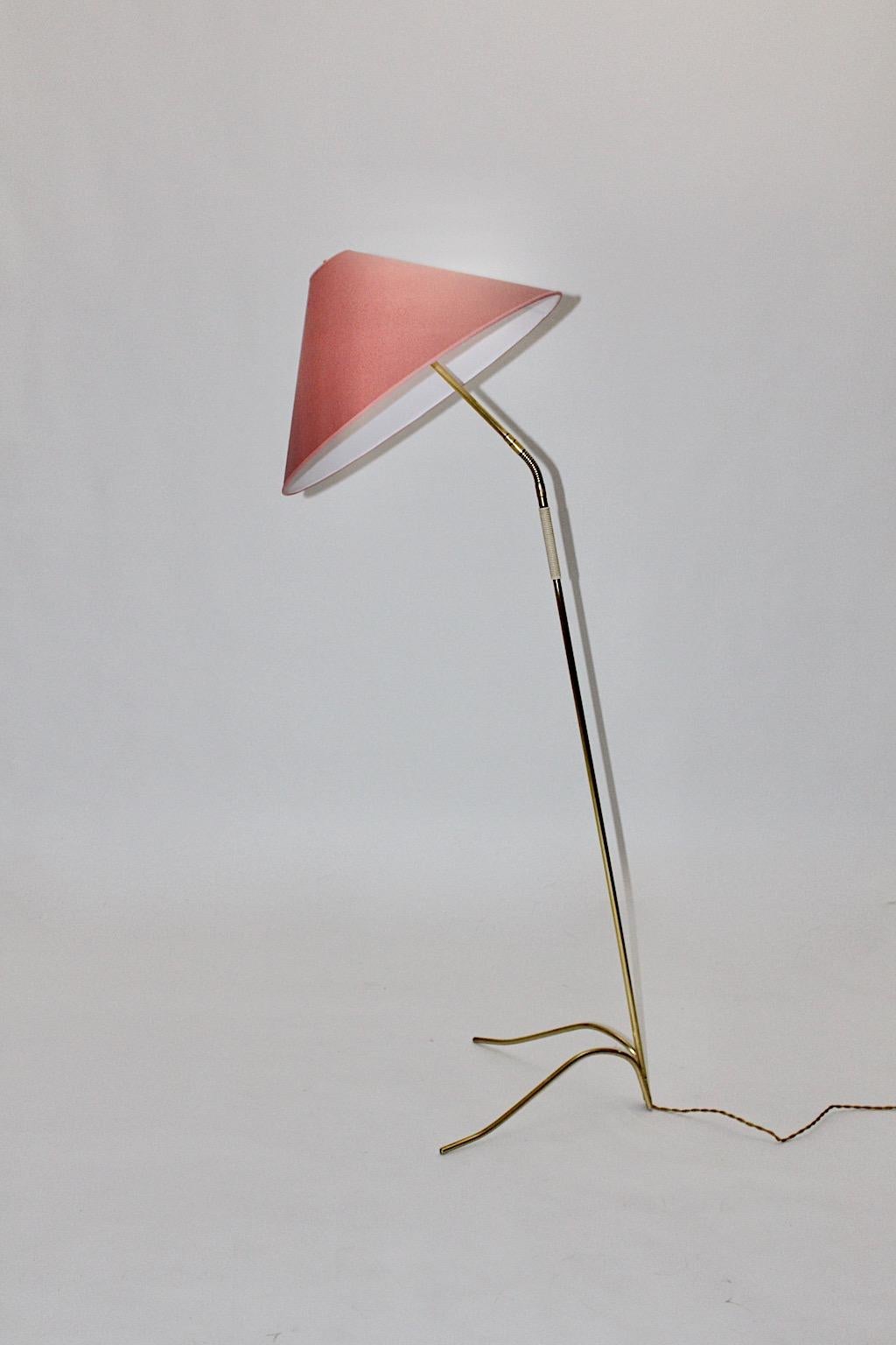 Brass Vintage Mid-Century Modern Splayfoot Floor Lamp Rupert Nikoll 1950 Austria For Sale 6