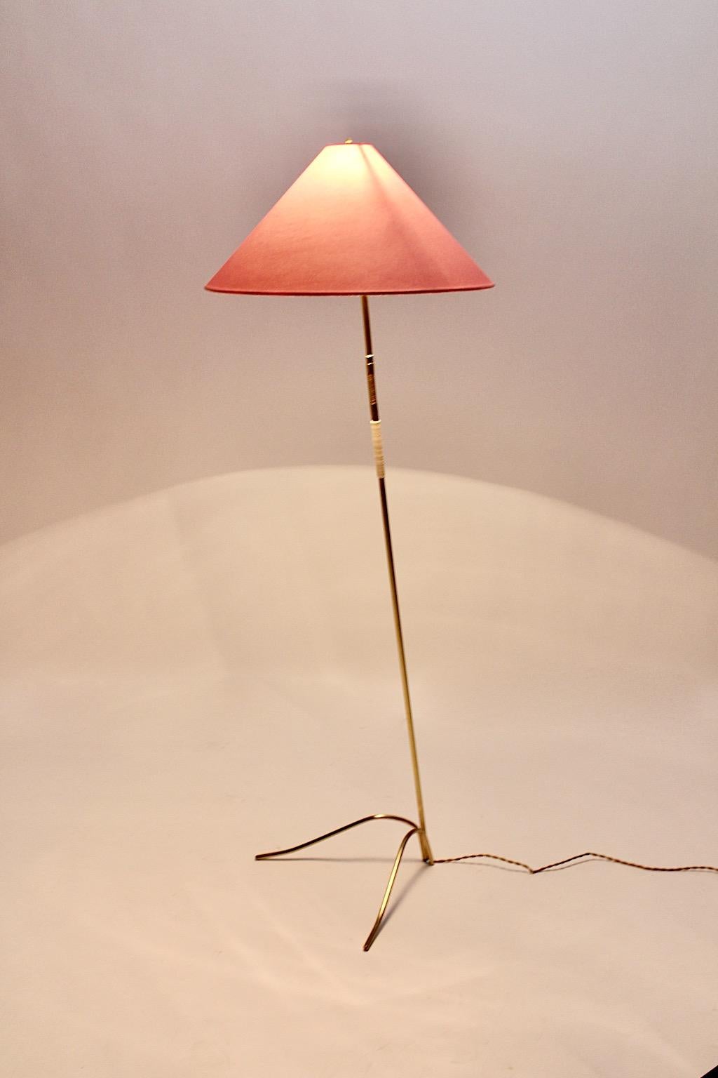 Brass Vintage Mid-Century Modern Splayfoot Floor Lamp Rupert Nikoll 1950 Austria For Sale 7