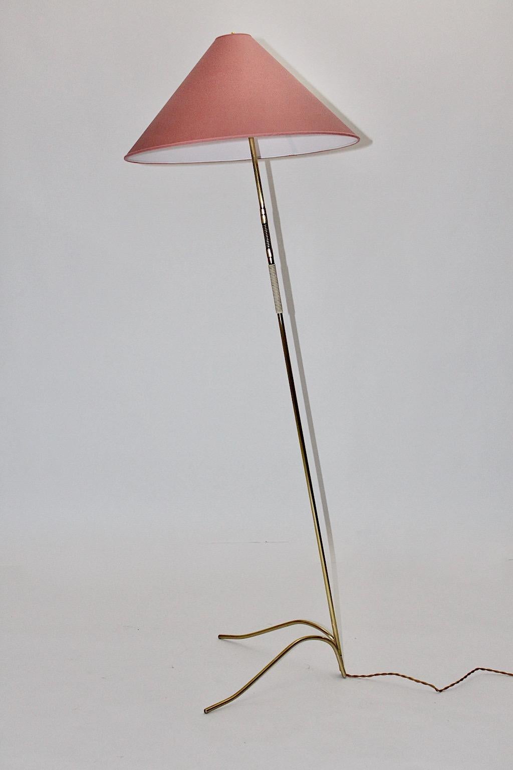 Brass Vintage Mid-Century Modern Splayfoot Floor Lamp Rupert Nikoll 1950 Austria For Sale 2