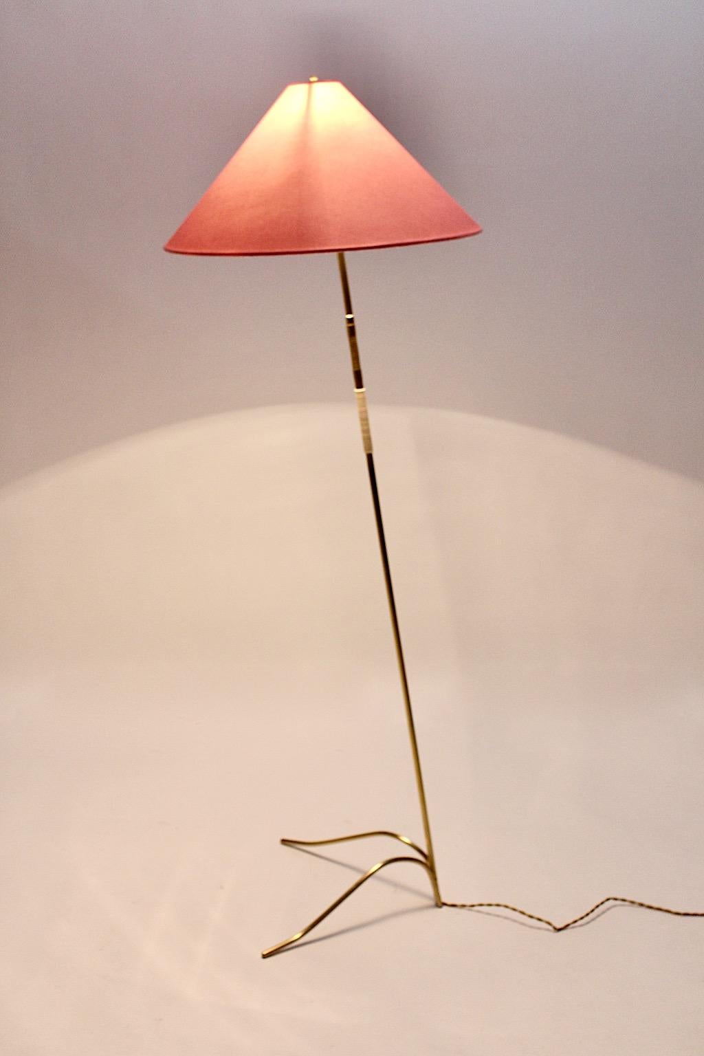 Brass Vintage Mid-Century Modern Splayfoot Floor Lamp Rupert Nikoll 1950 Austria For Sale 3