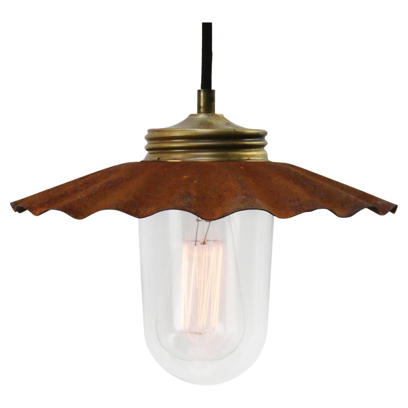 Lampes à suspension industrielles vintage en laiton et verre transparent en métal rouillé en vente