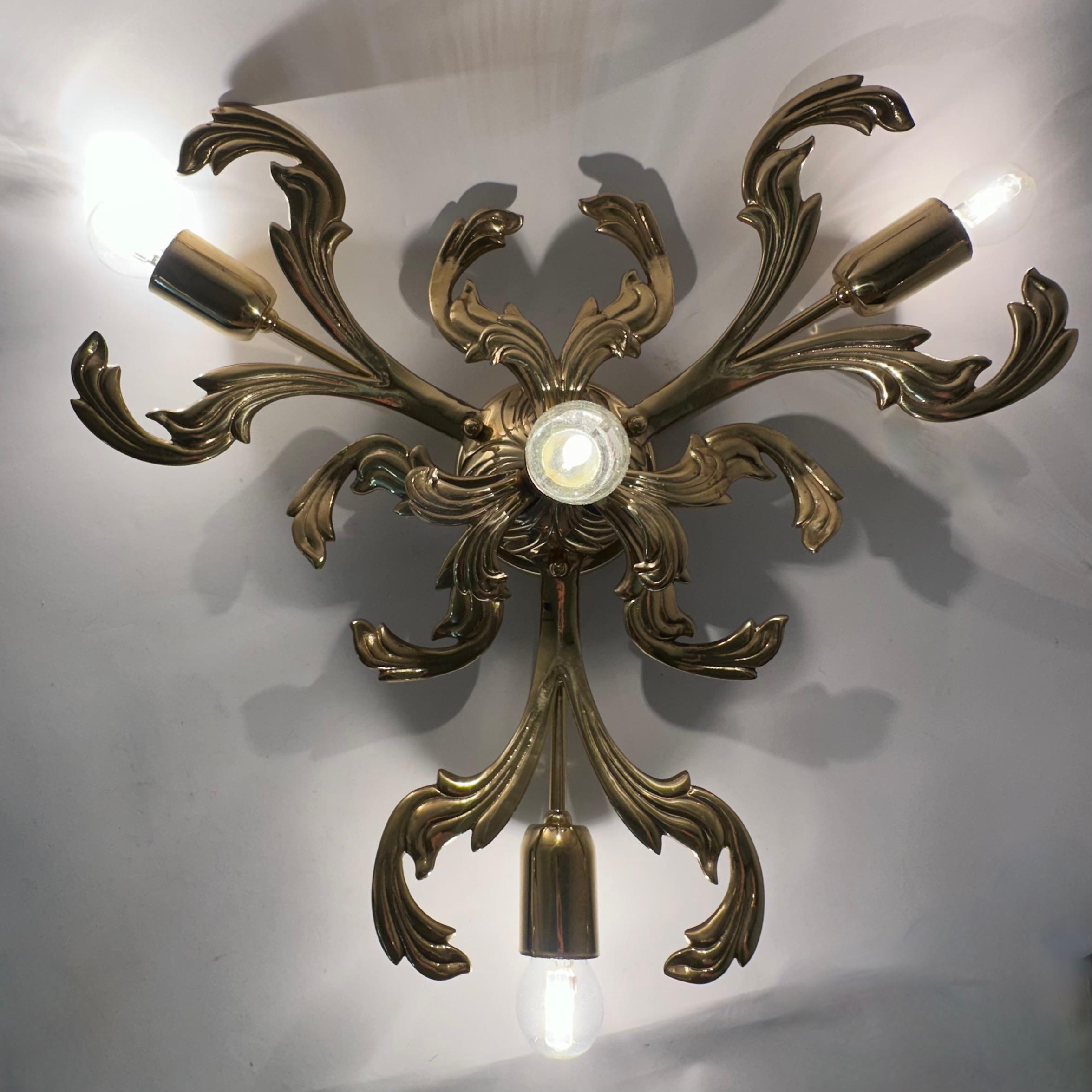 Italiano Lampada da parete/soffitto in ottone di C.S.A. Italy , anni '70 in vendita