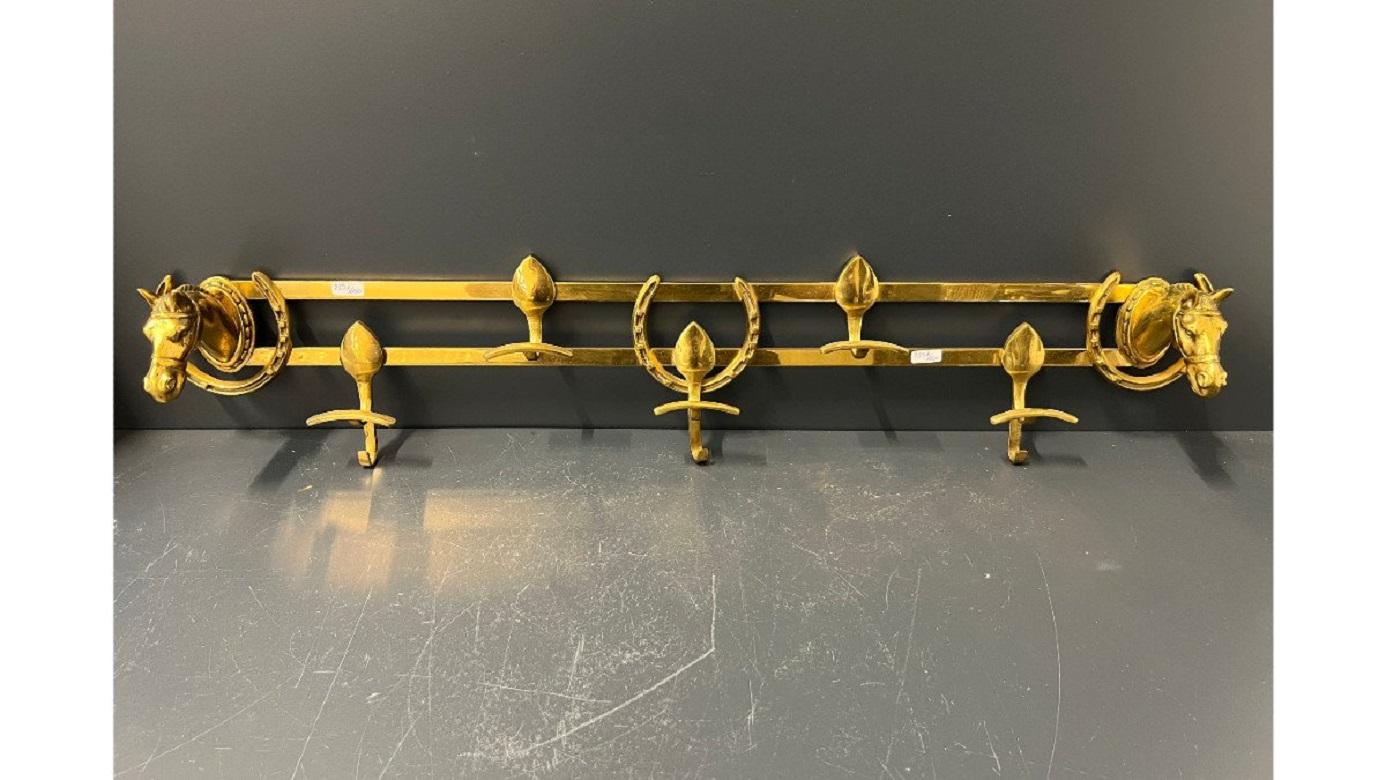 Perchero de pared de latón con decoración de cabeza de caballo Circa 1960/1970 Moderno de mediados de siglo en venta