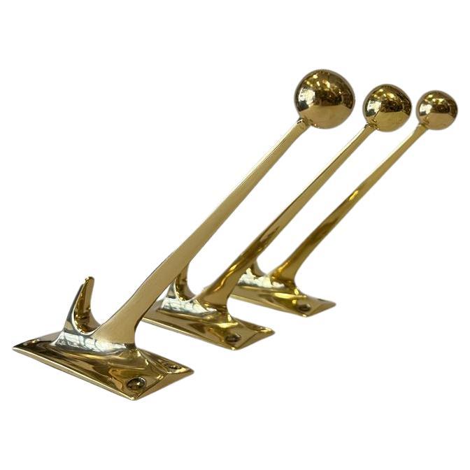 Wandhaken aus Messing, Design Adolf Loos (Mitte des 20. Jahrhunderts) im Angebot