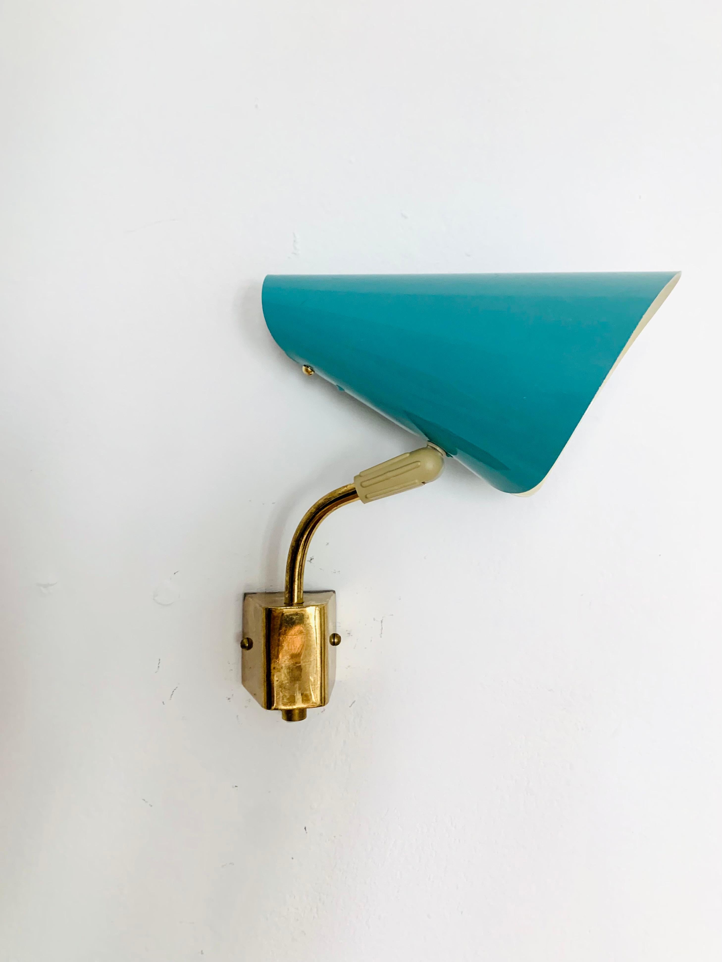 Lámpara de pared de latón by Erco mediados del siglo XX en venta