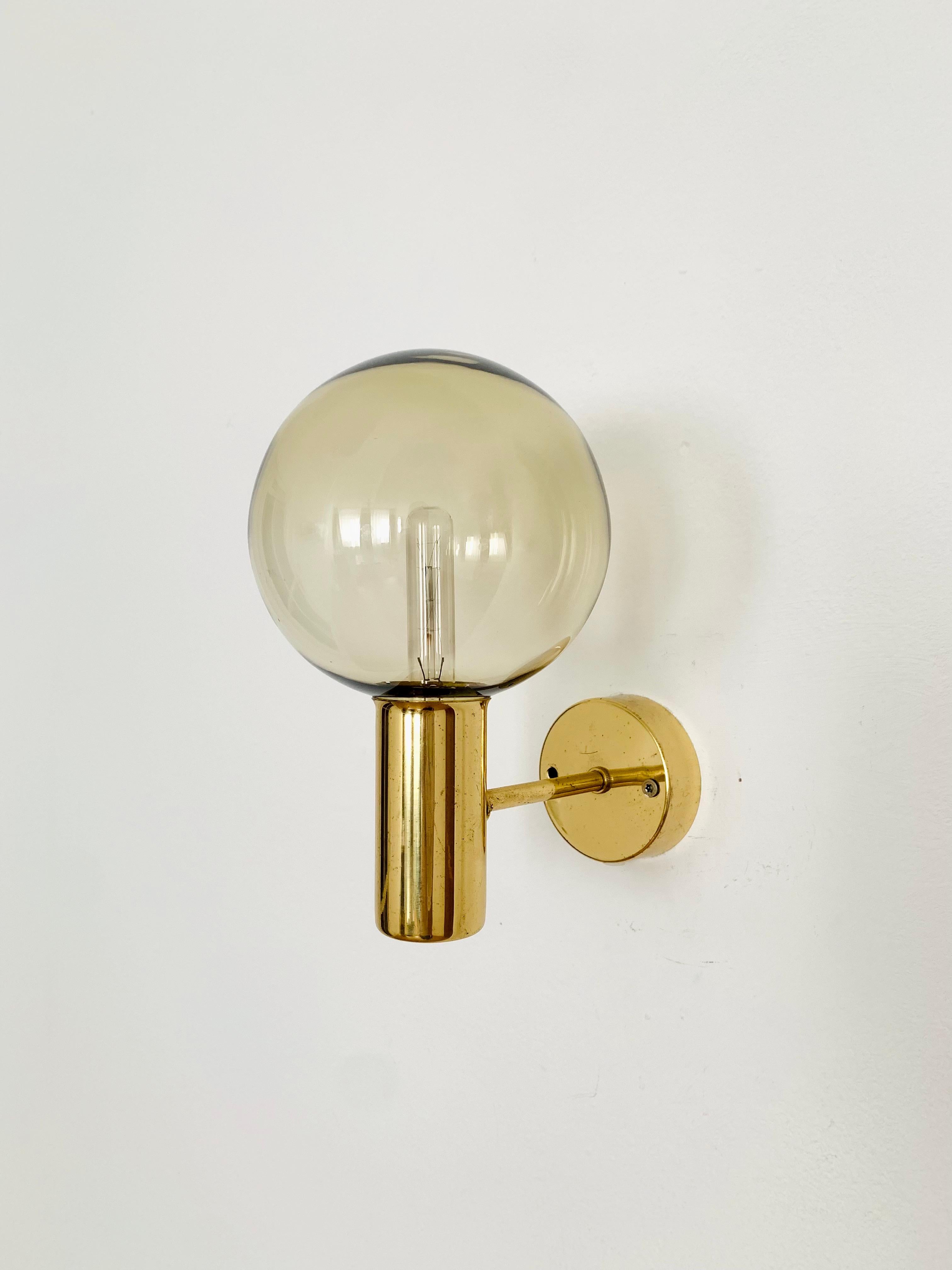 Stunning wall lamp from the 1960s.
Very luxurious design and high quality workmanship.
The lamp is a real asset and an absolute favorite for every home.
A very sparkling light is created.

Manufacturer: Markaryd AB Ellysett
Design: Hans Agne