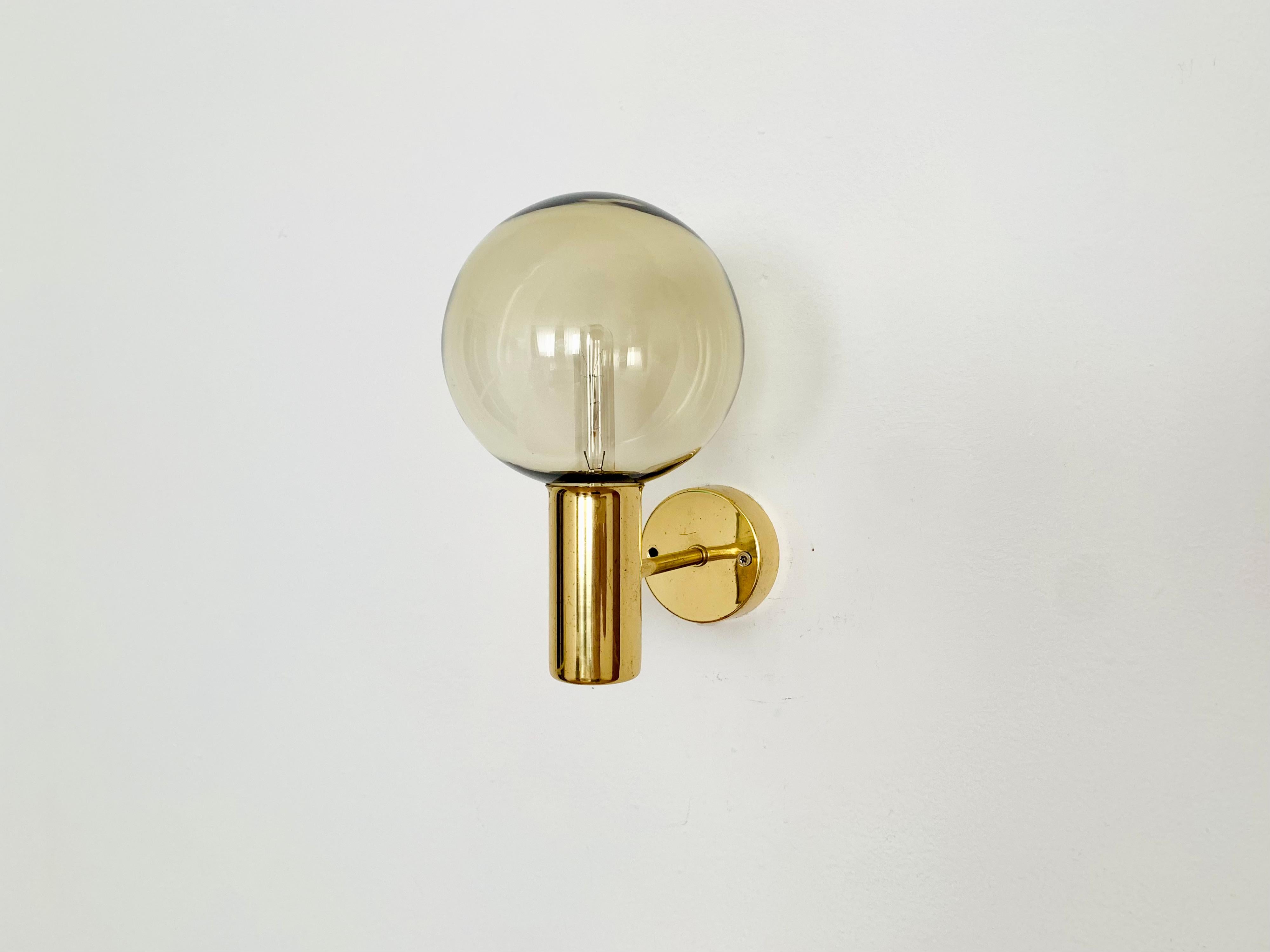 Impresionante lámpara de pared de los años sesenta.
Diseño muy lujoso y mano de obra de gran calidad.
La lámpara es un verdadero activo y un favorito absoluto para cualquier hogar.
Se crea una luz muy chispeante.

Fabricante: Markaryd AB