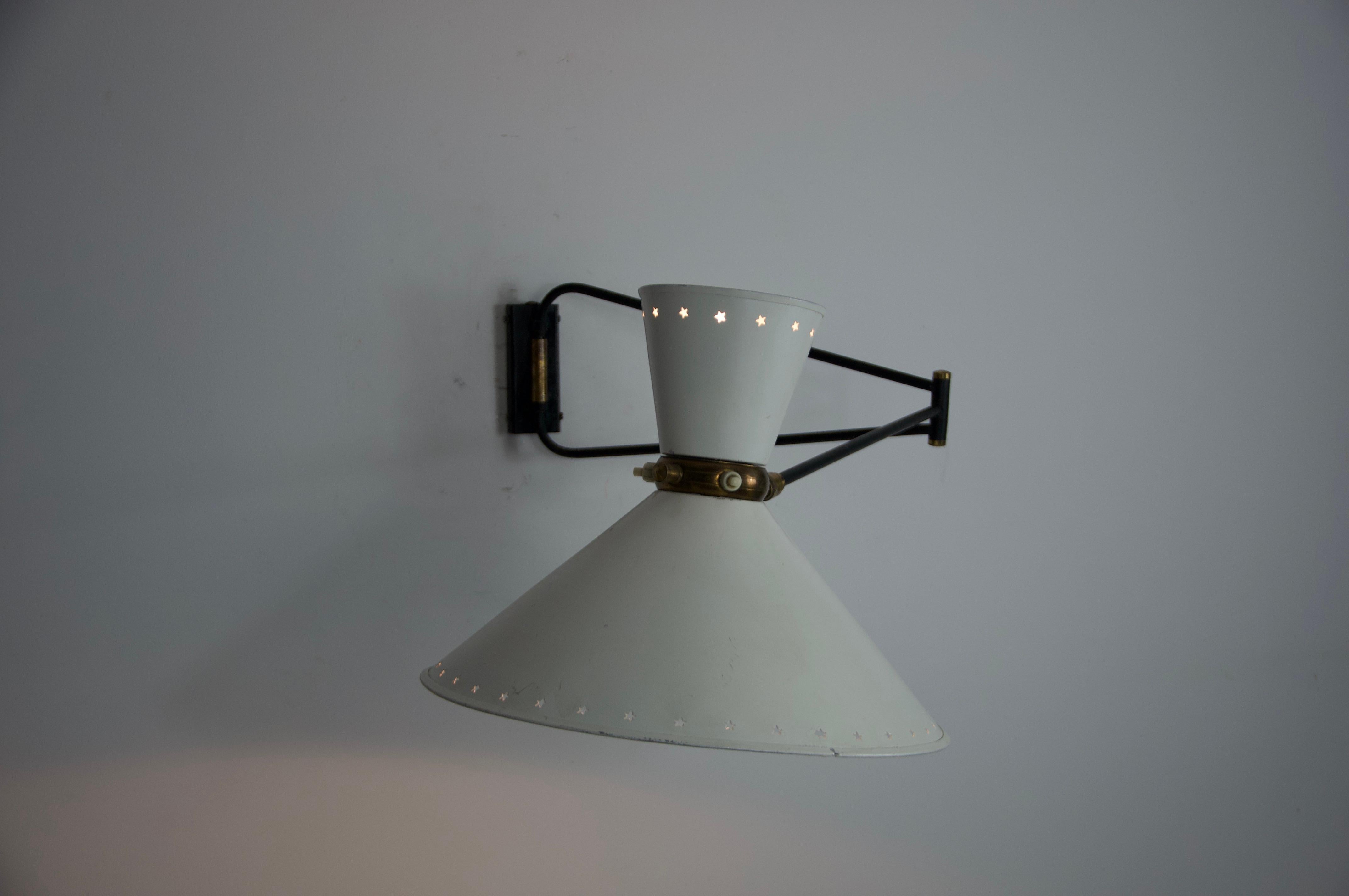 Lámpara de pared de latón de Rene Mathieu para Maison Lunel, 1960, Francia Metal en venta