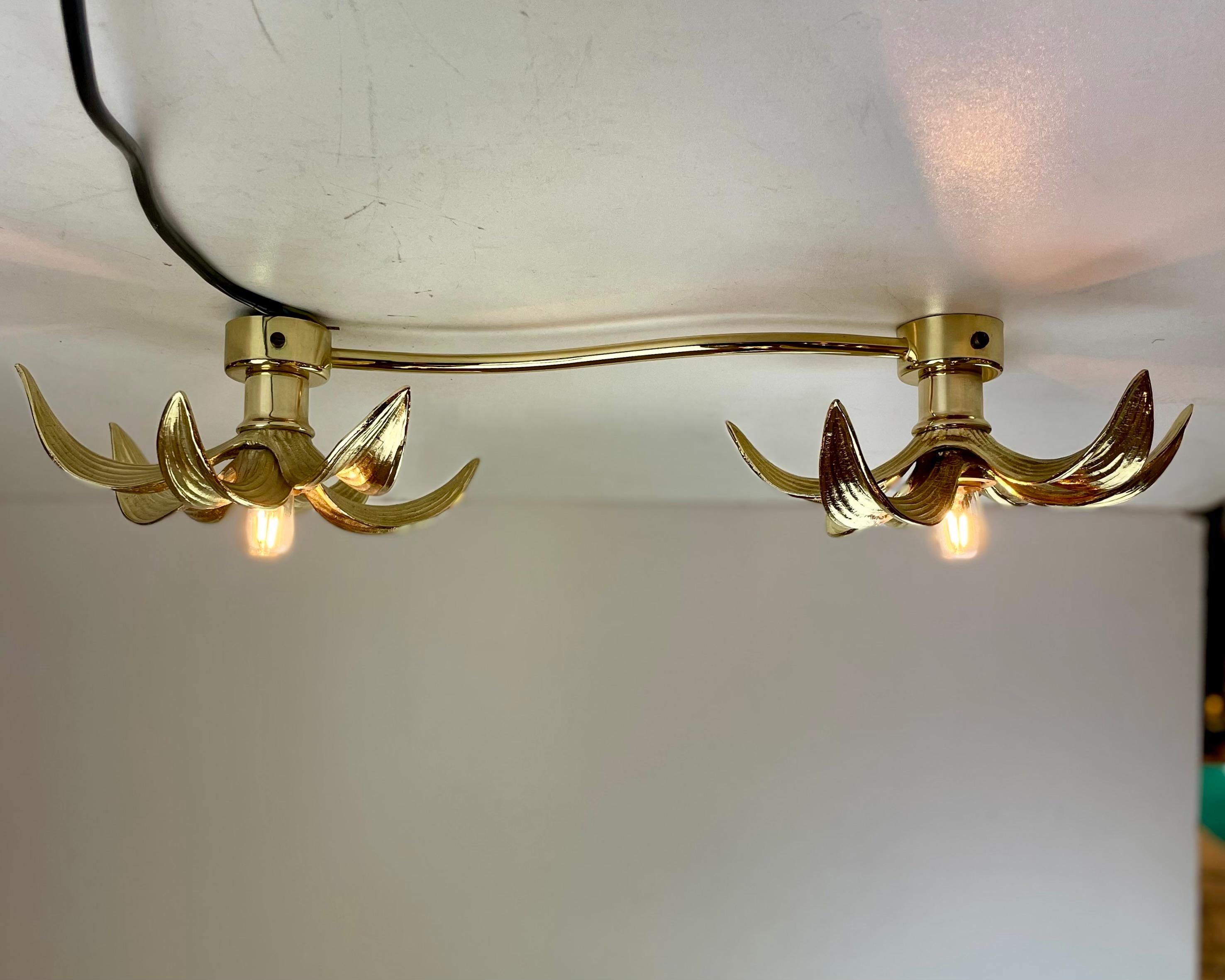 Wandleuchte aus Messing von Willy Daro für Massive, 1970~80er Jahre im Angebot 4