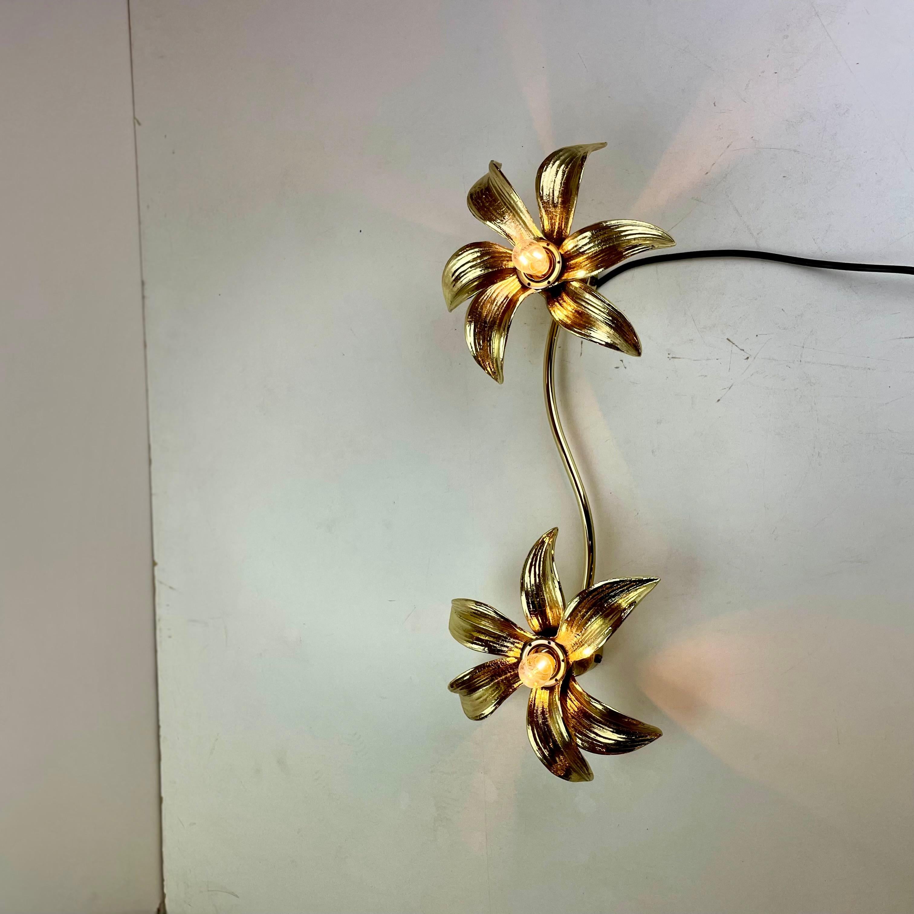 Wandleuchte aus Messing von Willy Daro für Massive, 1970~80er Jahre im Angebot 5