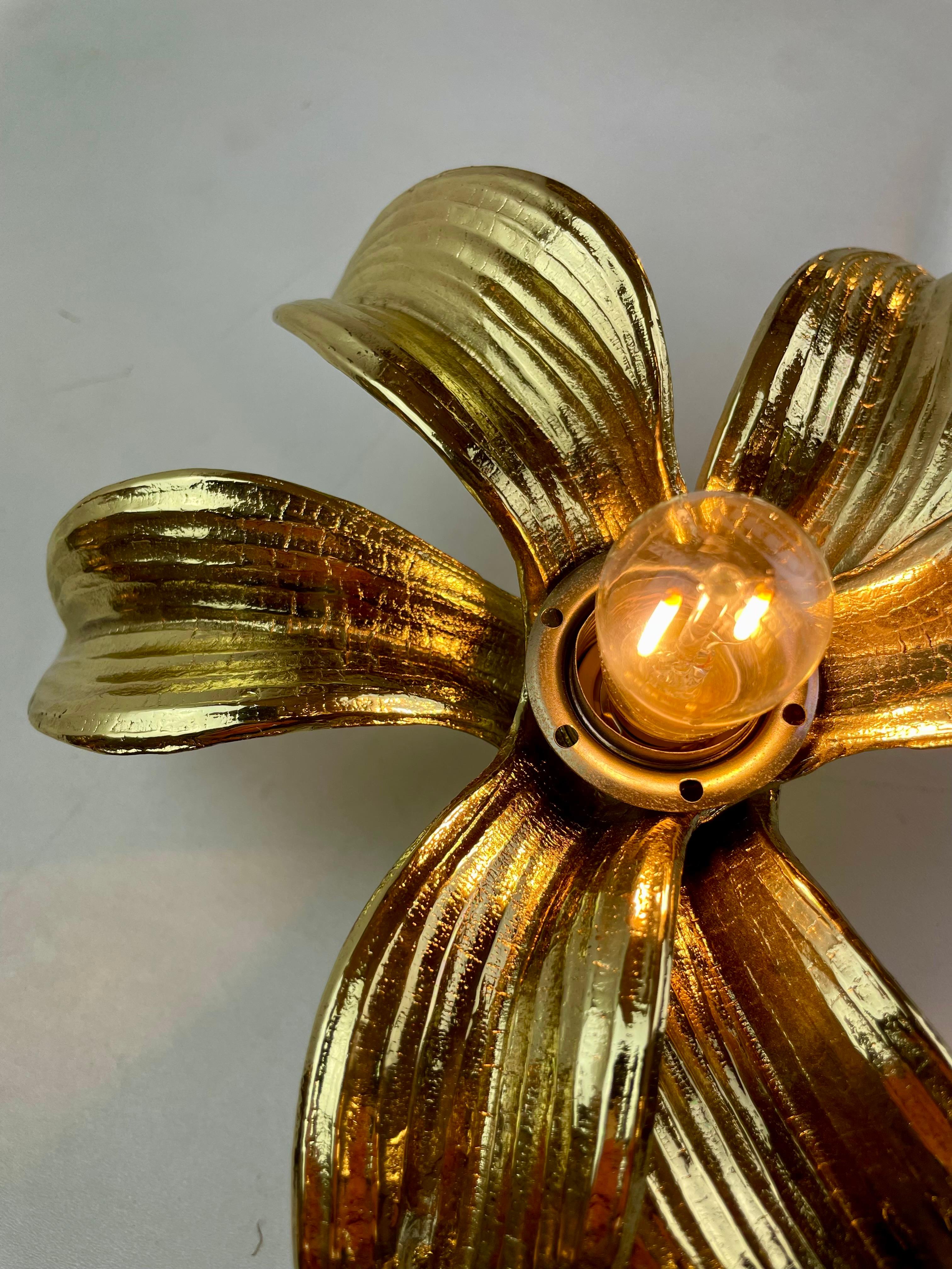 Wandleuchte aus Messing von Willy Daro für Massive, 1970~80er Jahre im Angebot 6