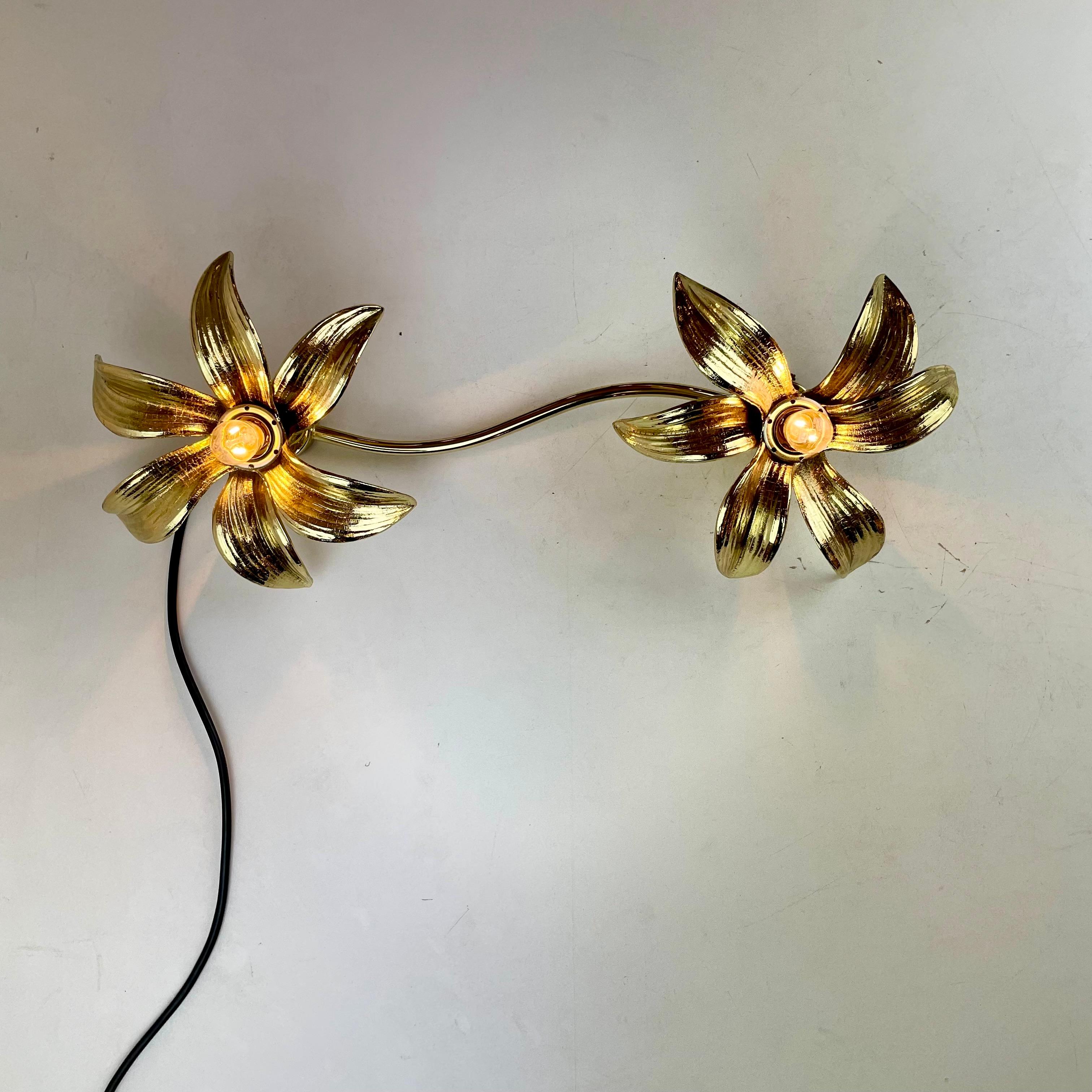 Wandleuchte aus Messing von Willy Daro für Massive, 1970~80er Jahre (Hollywood Regency) im Angebot