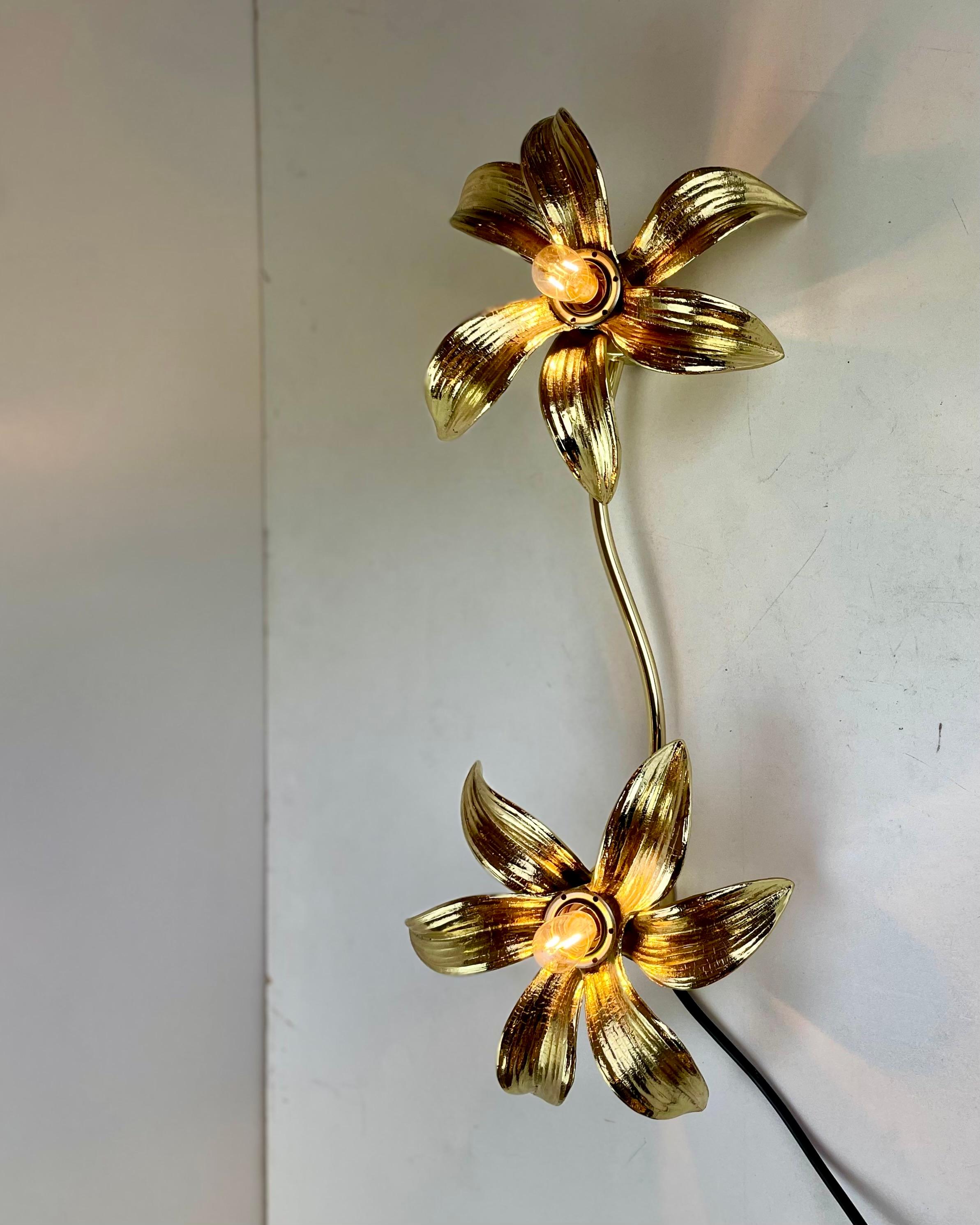 Wandleuchte aus Messing von Willy Daro für Massive, 1970~80er Jahre (Belgisch) im Angebot