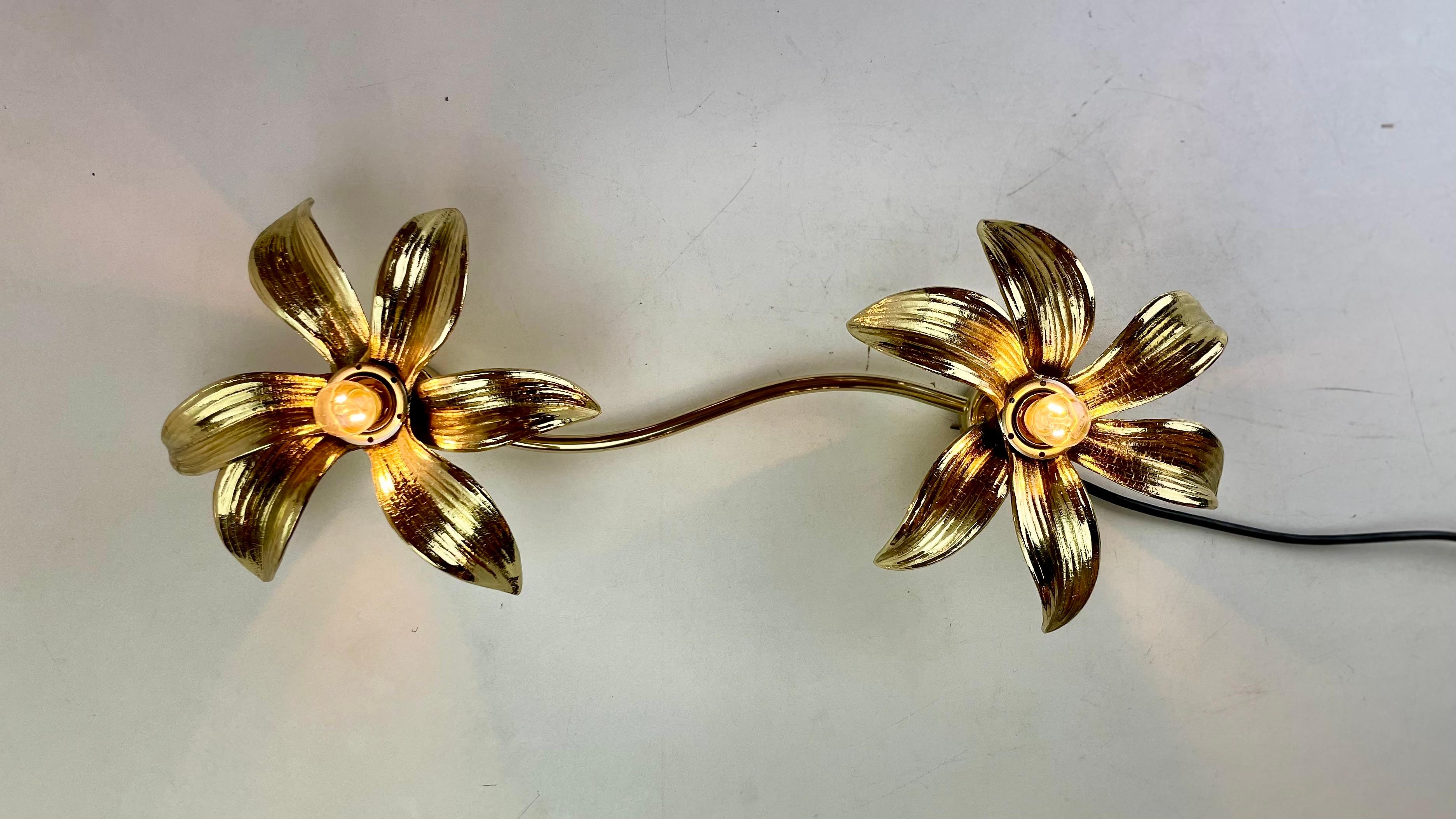 Wandleuchte aus Messing von Willy Daro für Massive, 1970~80er Jahre im Zustand „Gut“ im Angebot in Brussel, BE